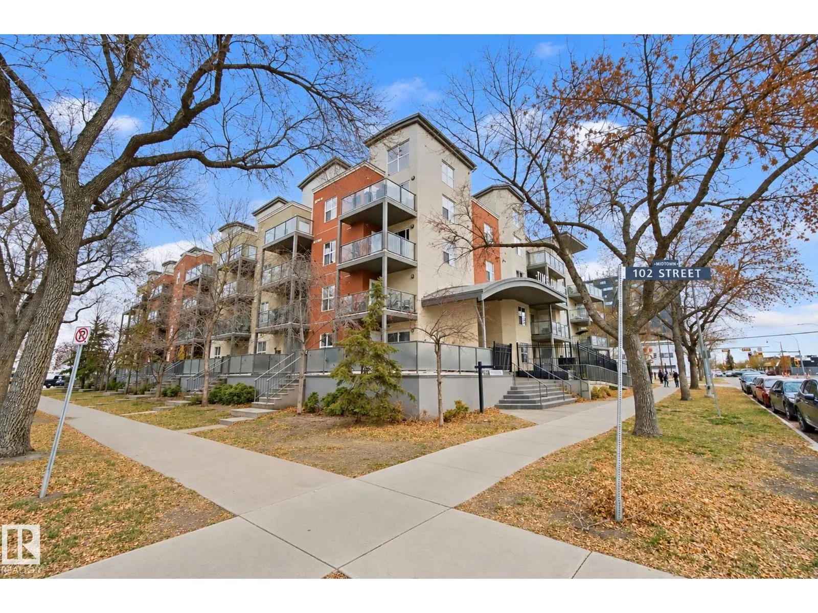 #314 10118 106 AV NW