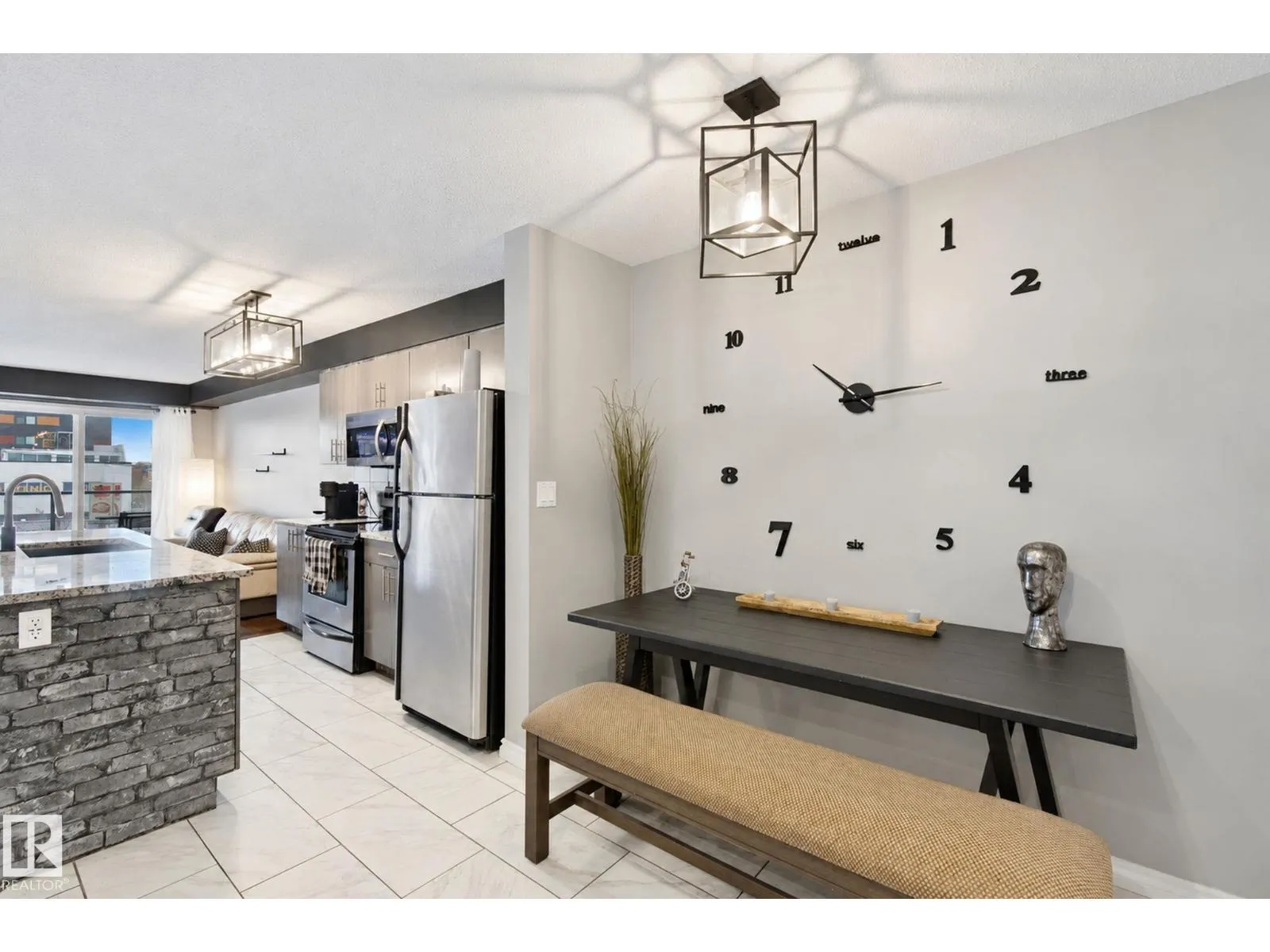 #314 10118 106 AV NW
