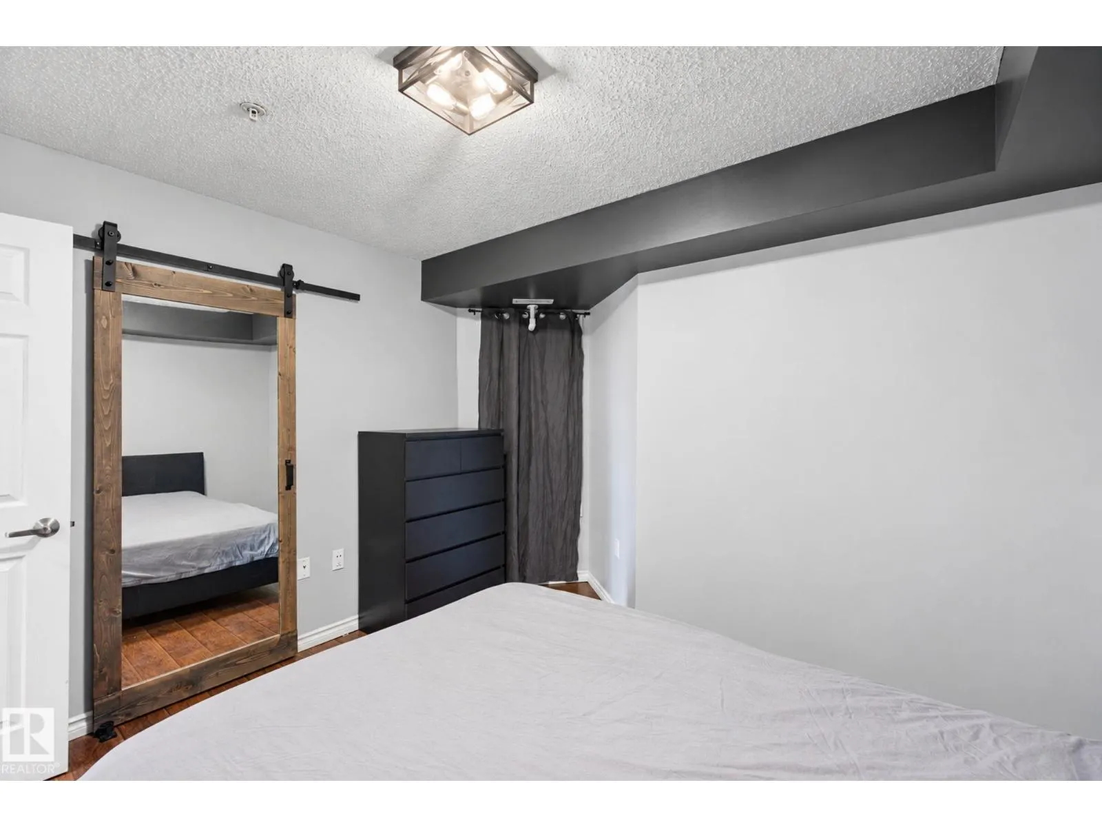 #314 10118 106 AV NW