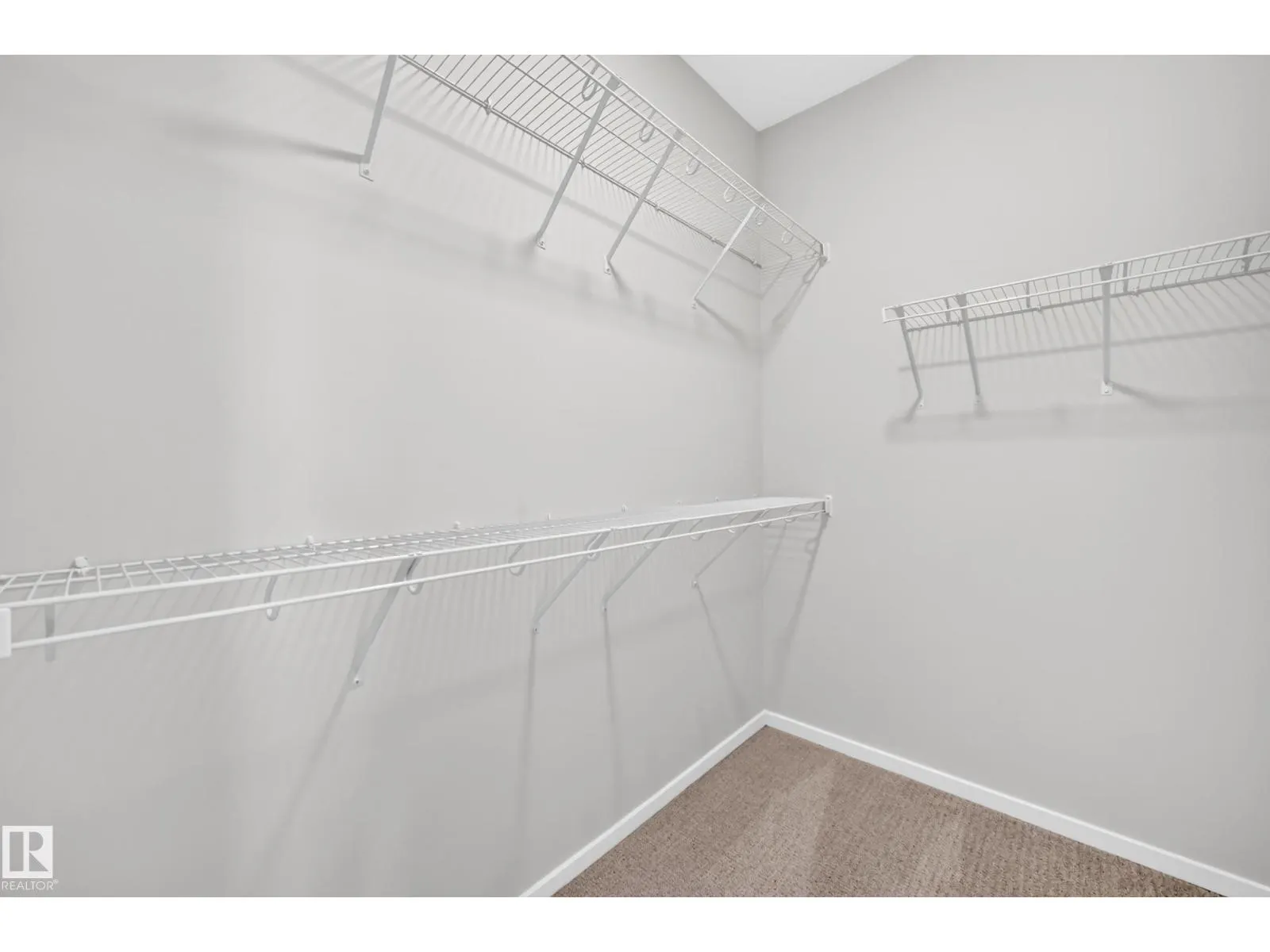 1516 205 ST NW