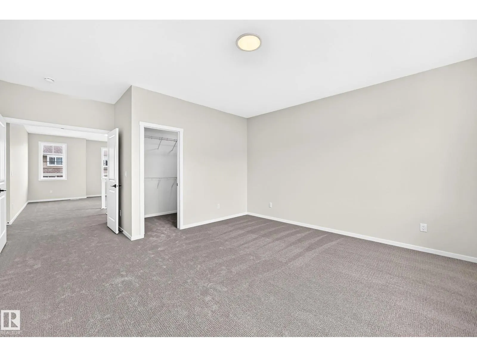 1516 205 ST NW