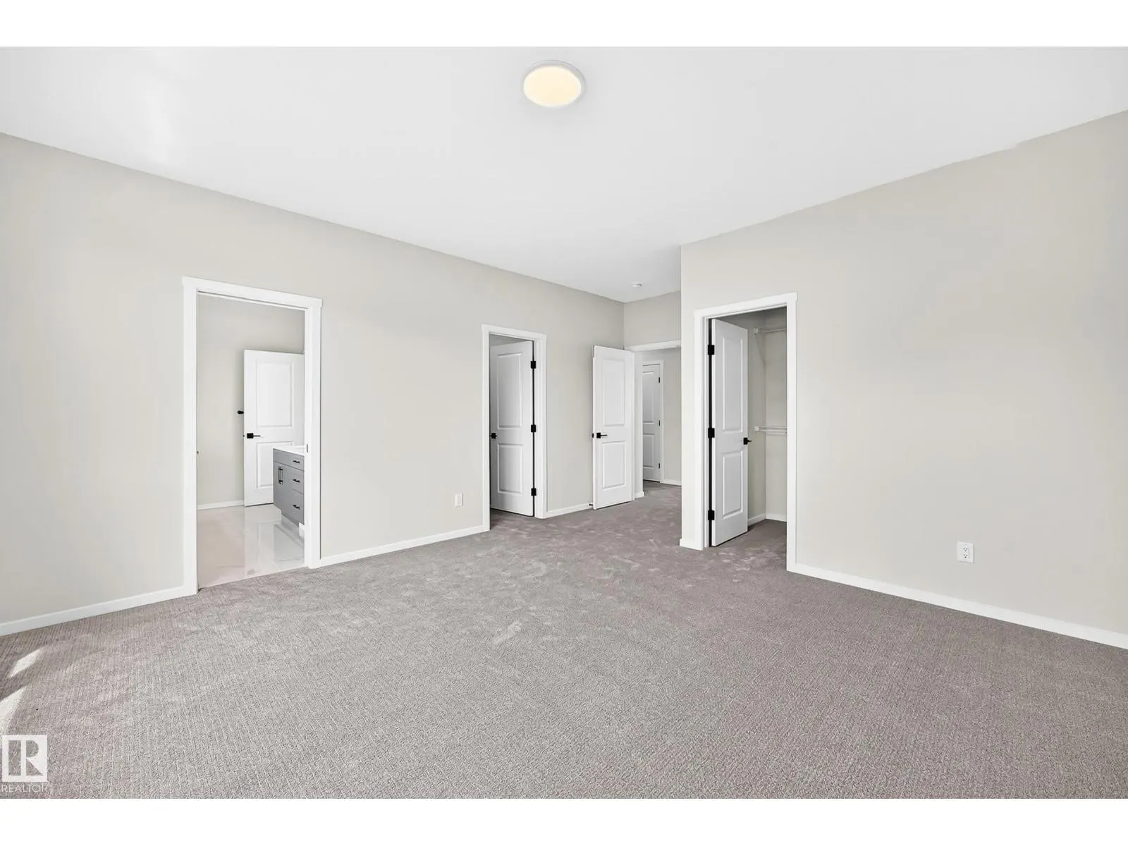 1516 205 ST NW