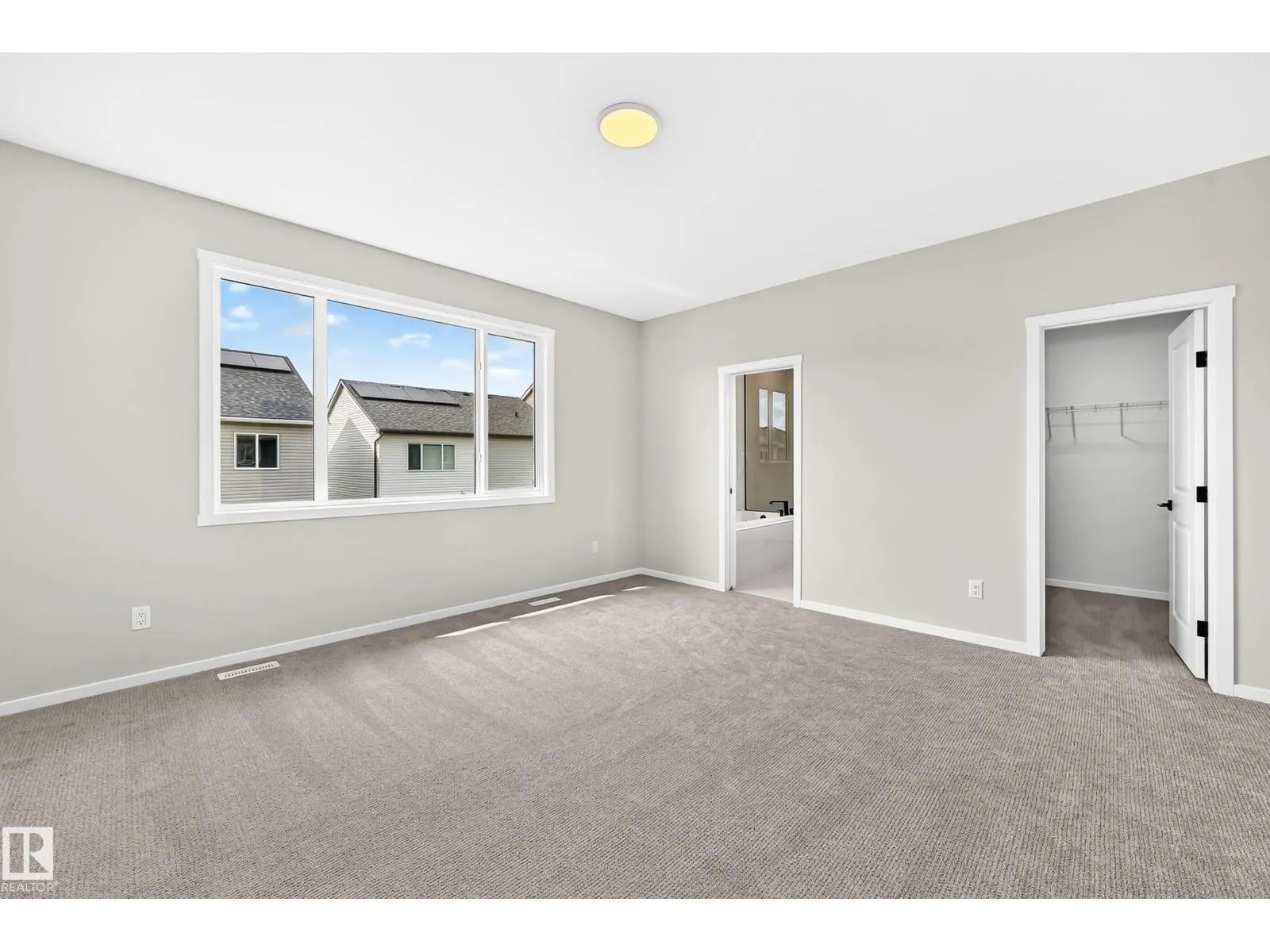 1516 205 ST NW