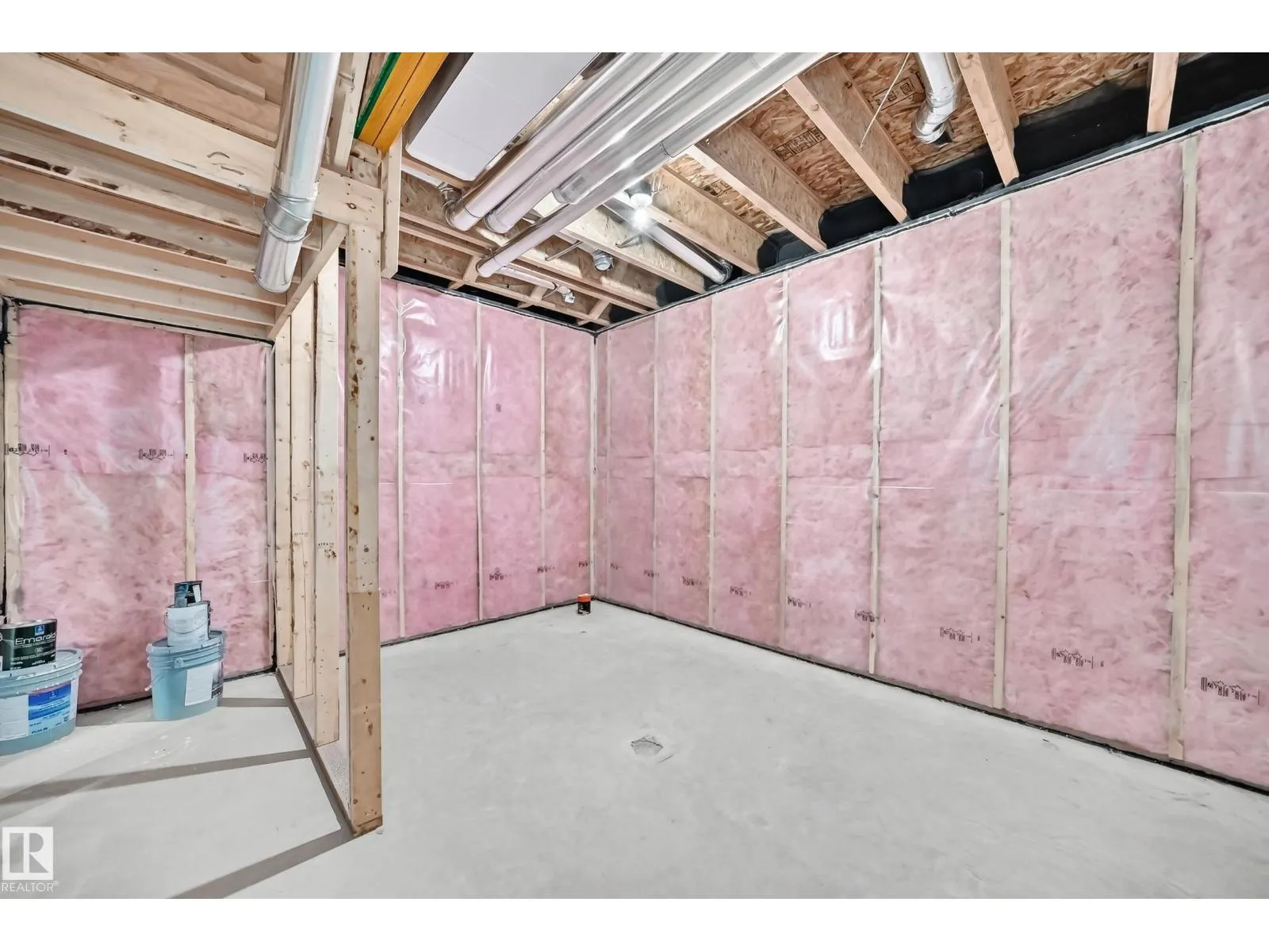 1512 205 ST NW