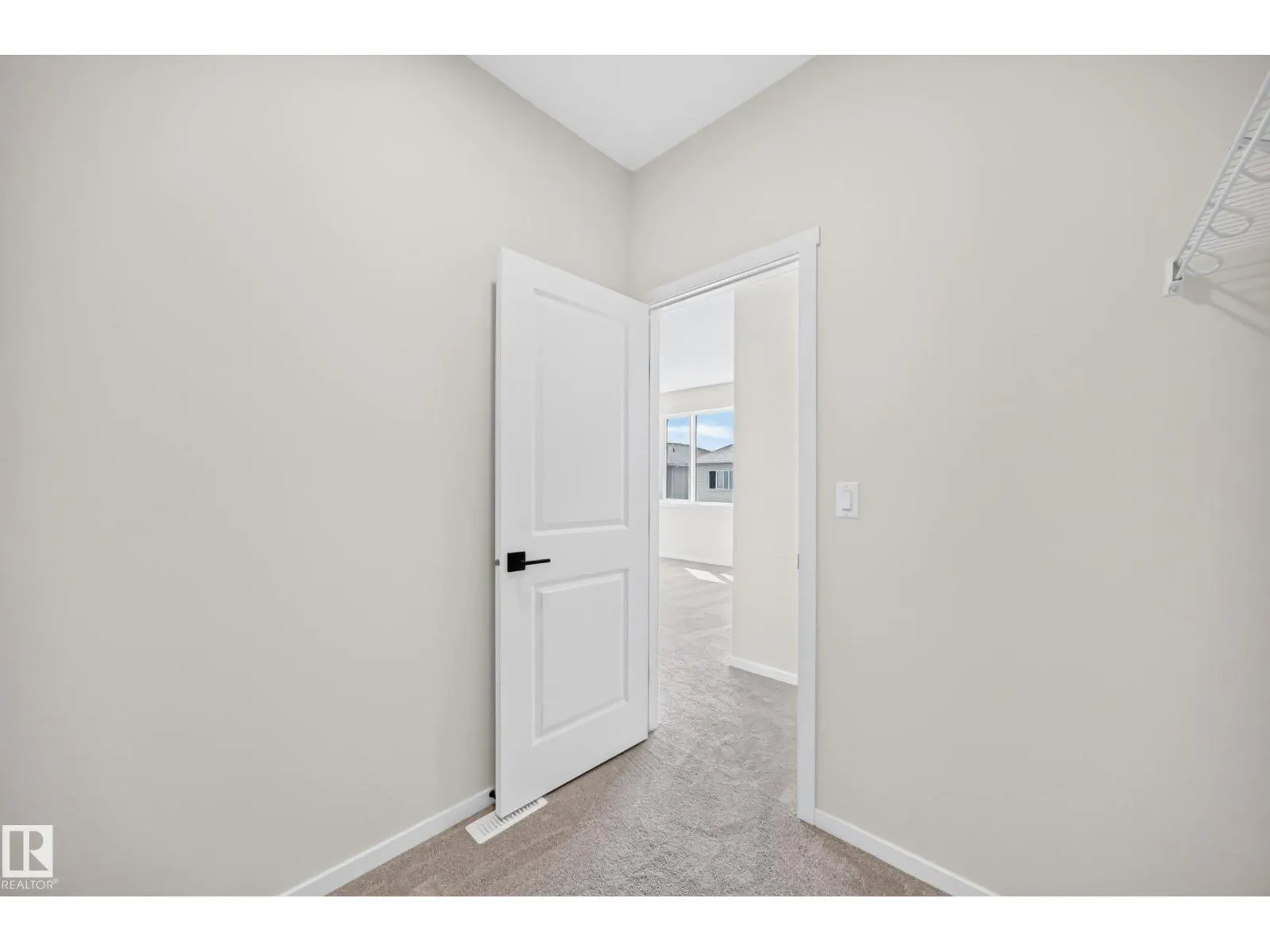 1512 205 ST NW