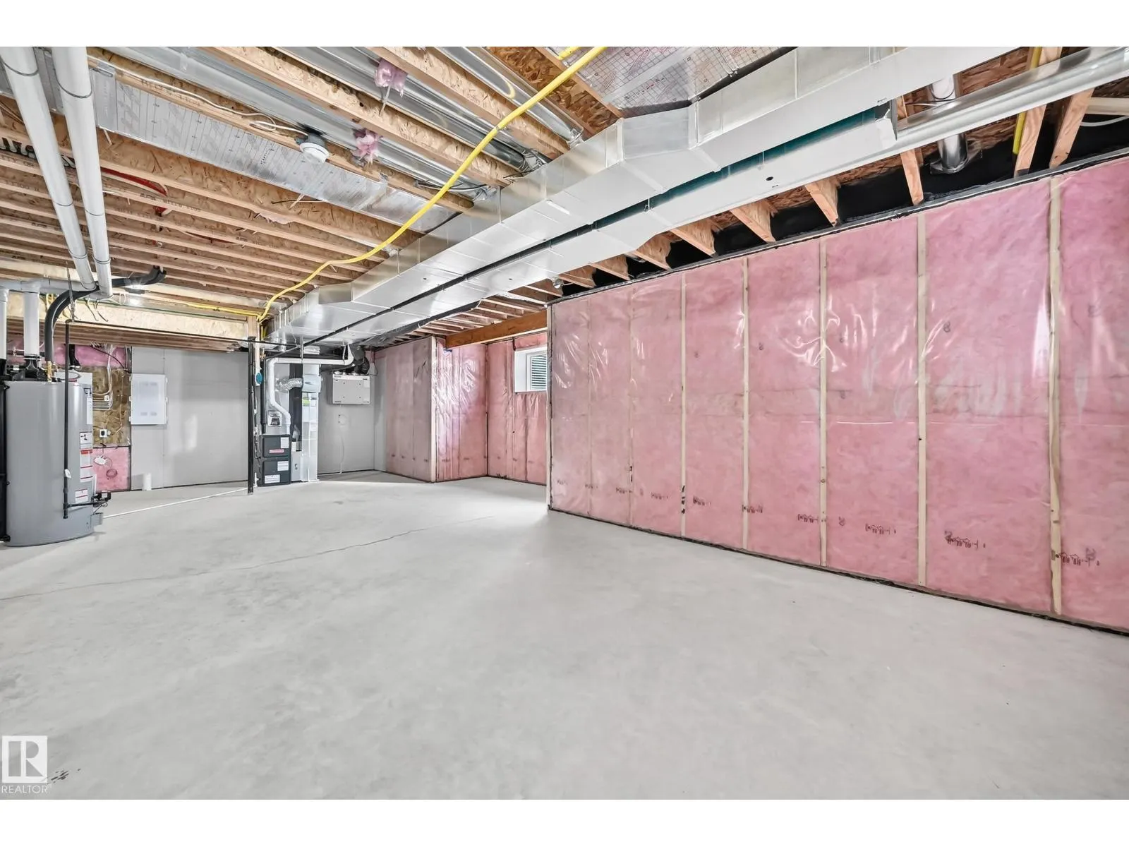 1512 205 ST NW