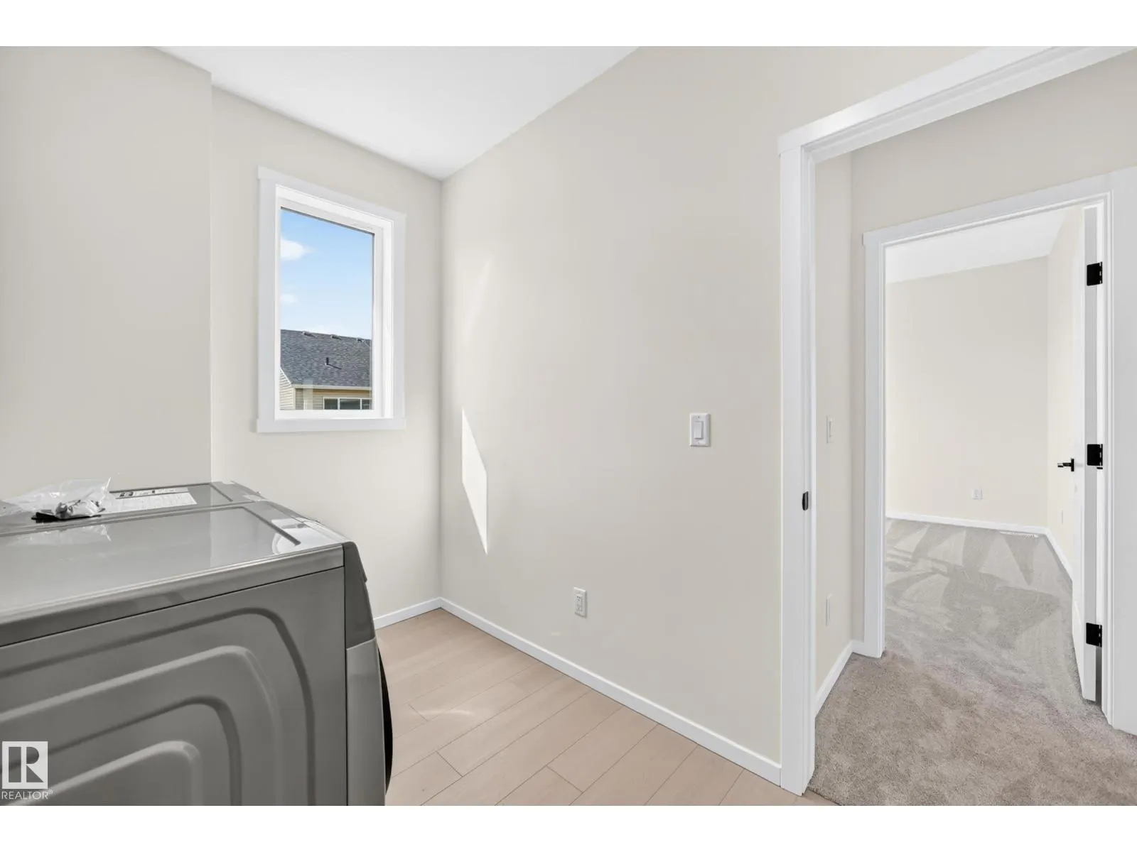 1512 205 ST NW