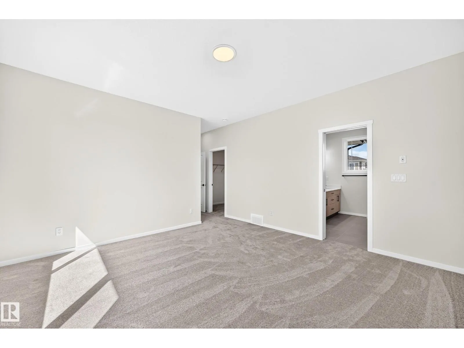 1512 205 ST NW