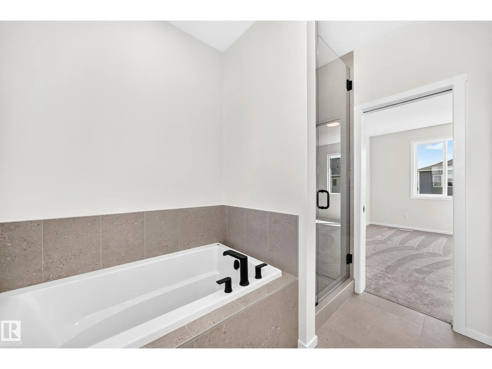 1512 205 ST NW