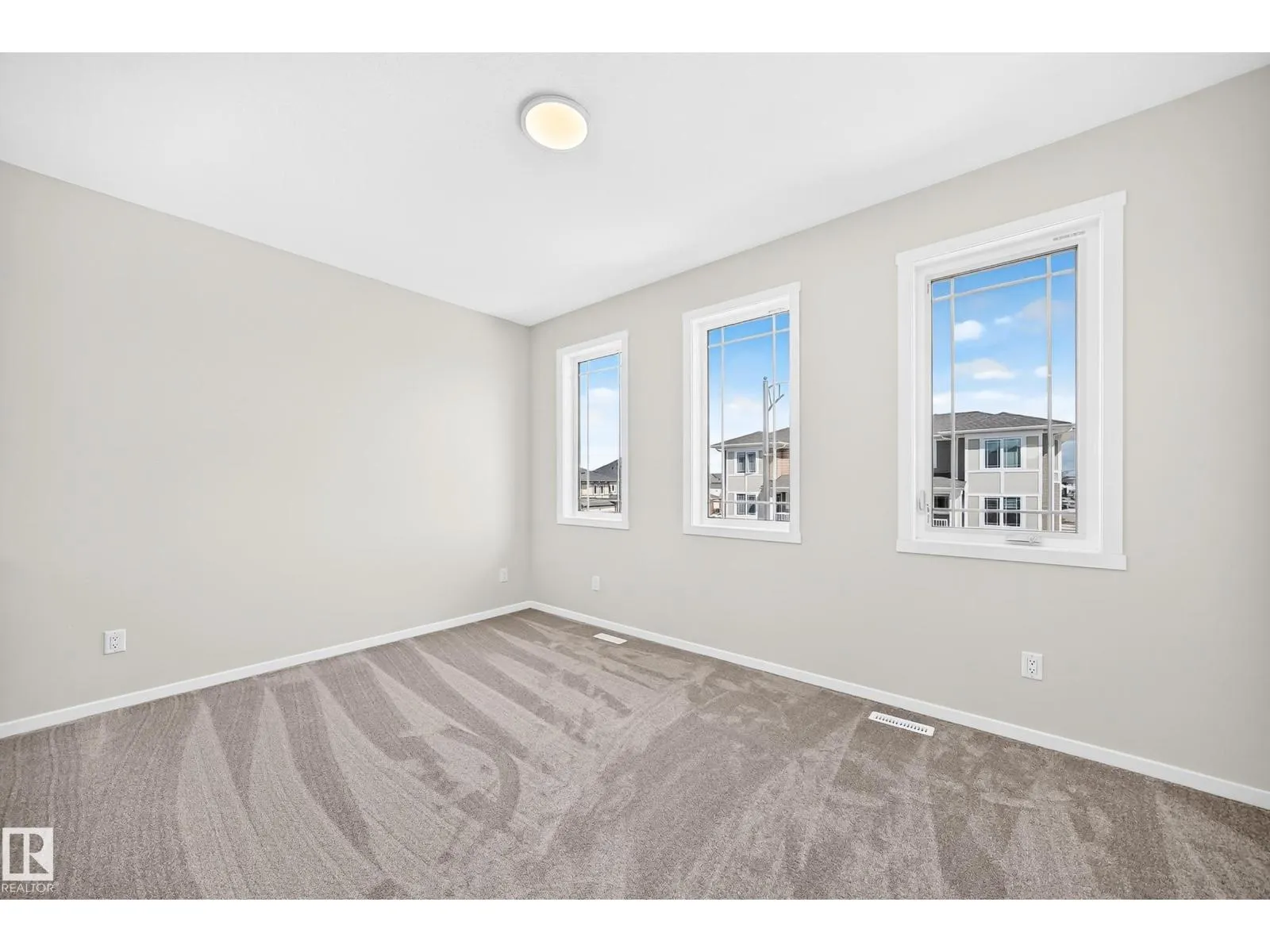 1512 205 ST NW