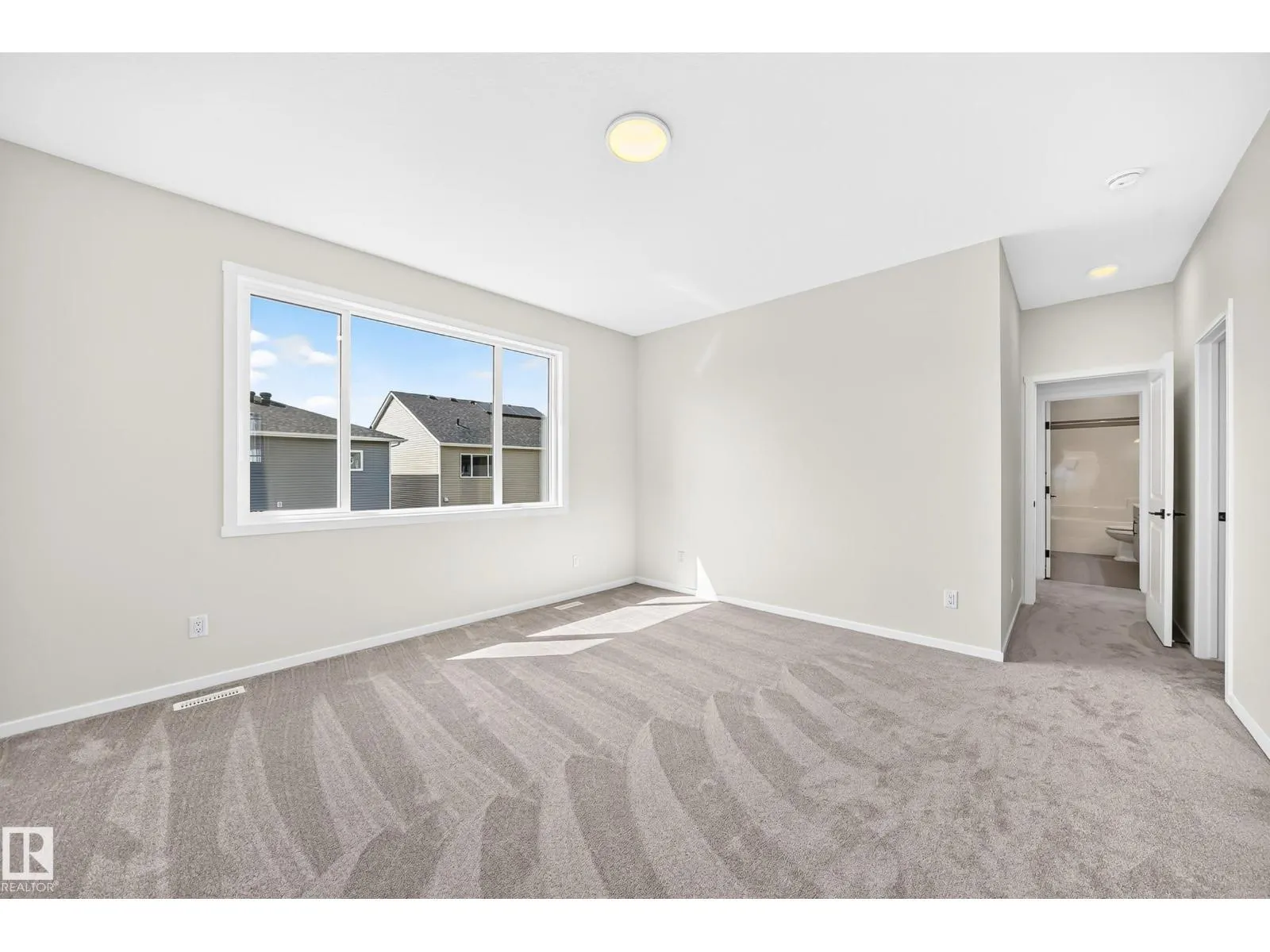 1512 205 ST NW
