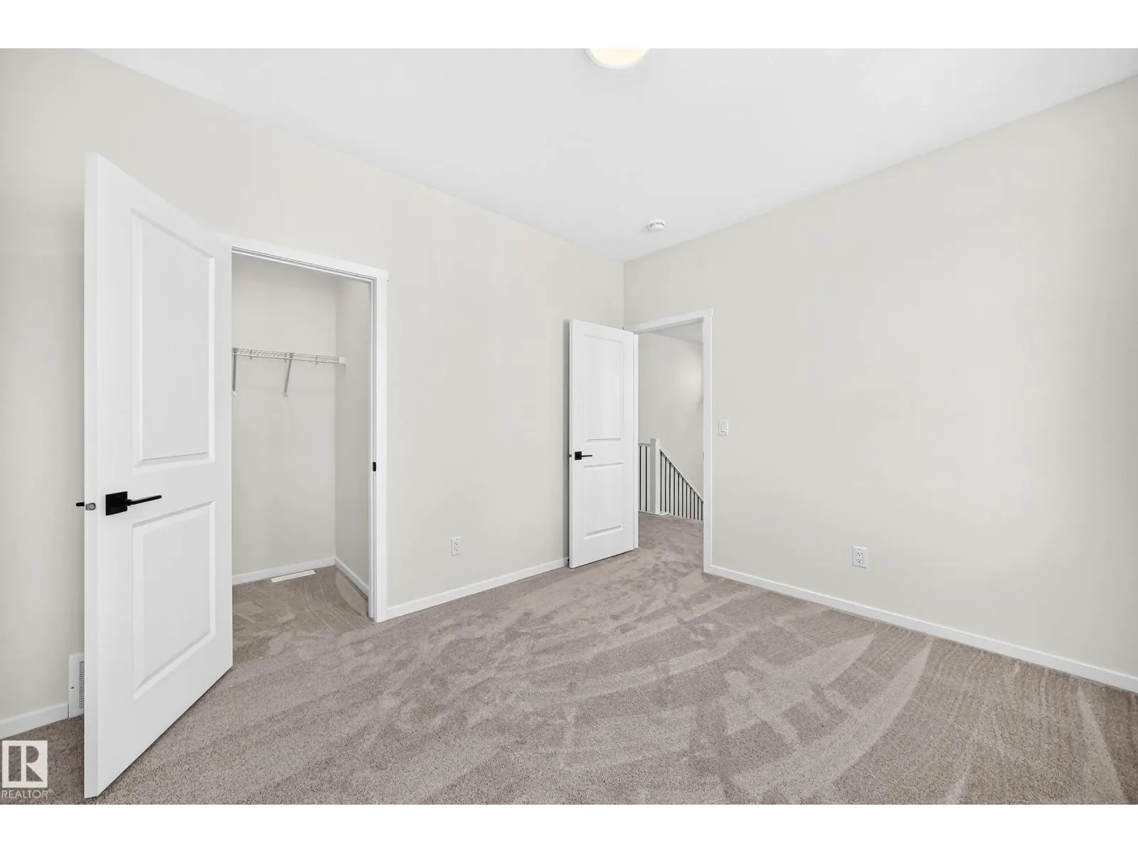 1512 205 ST NW