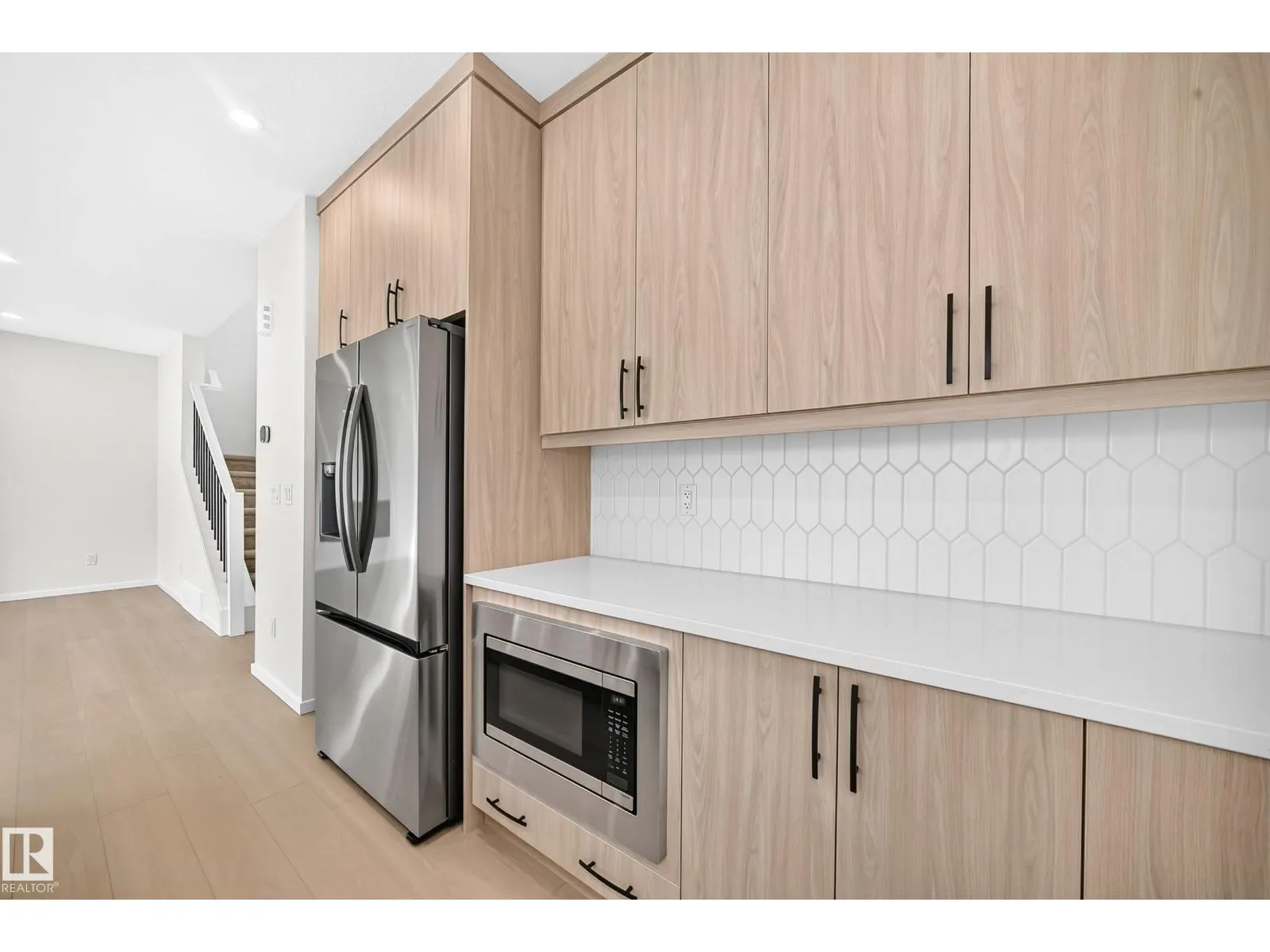 1512 205 ST NW