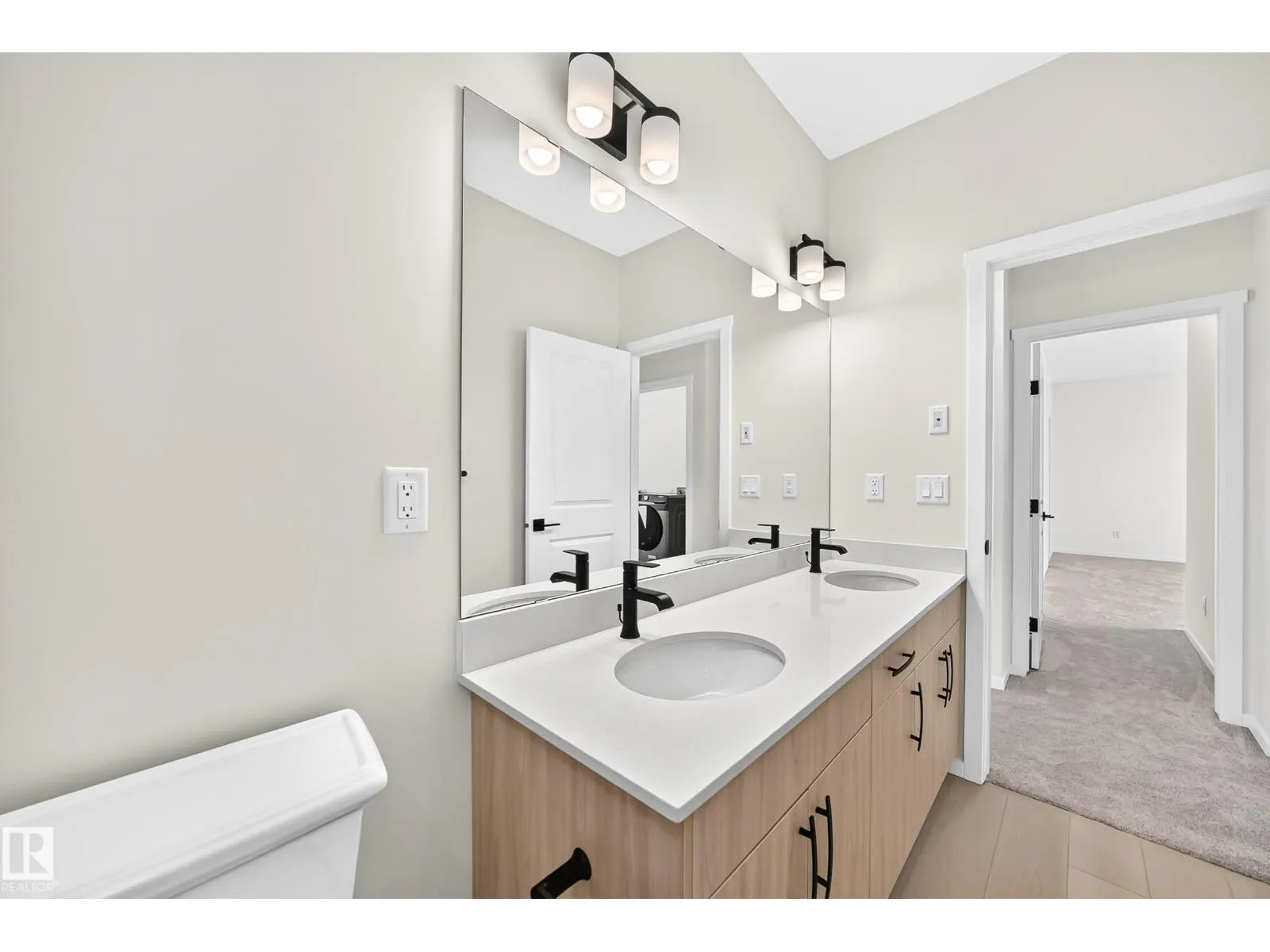 1512 205 ST NW