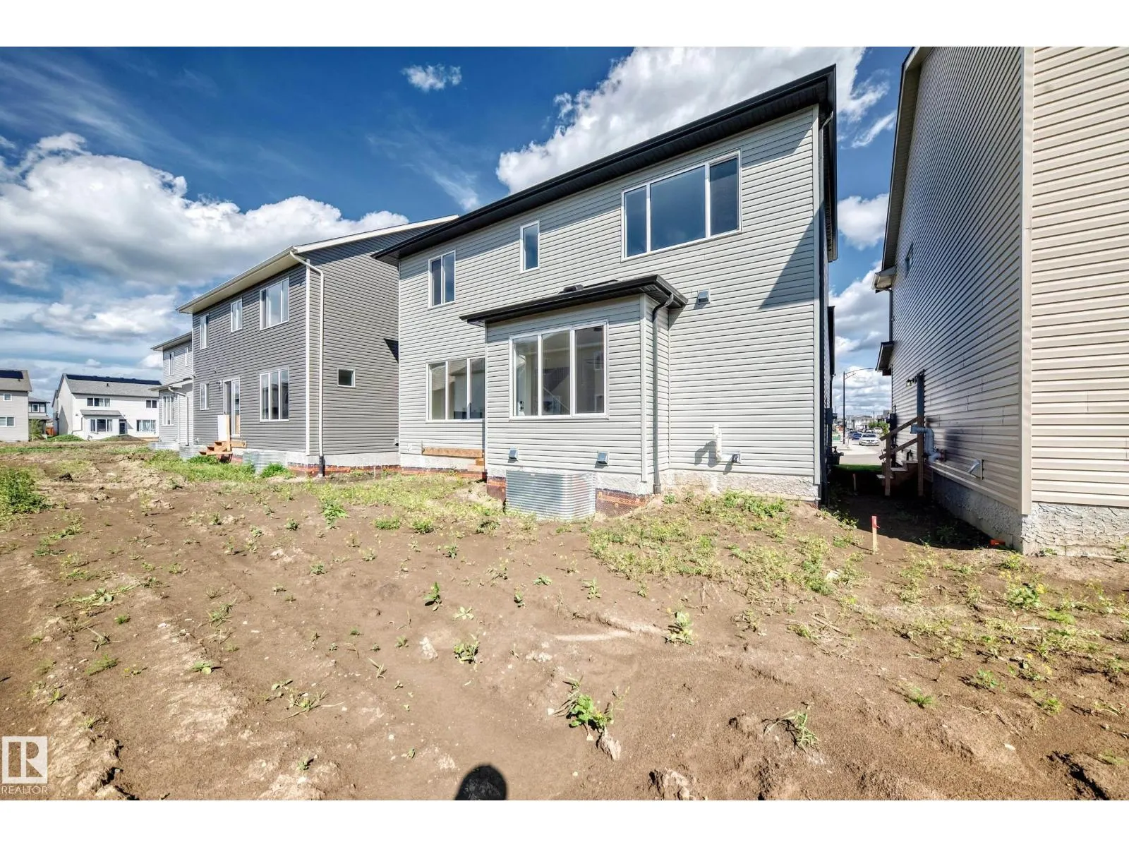 1512 205 ST NW