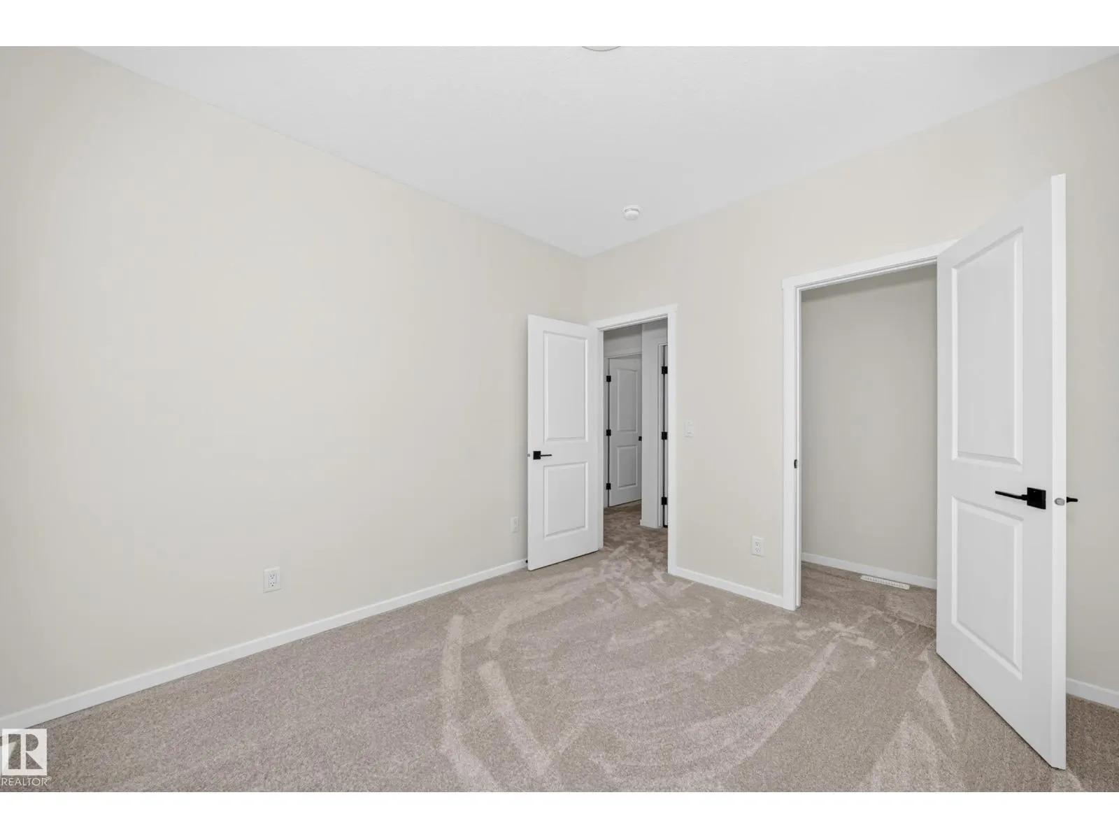 1512 205 ST NW