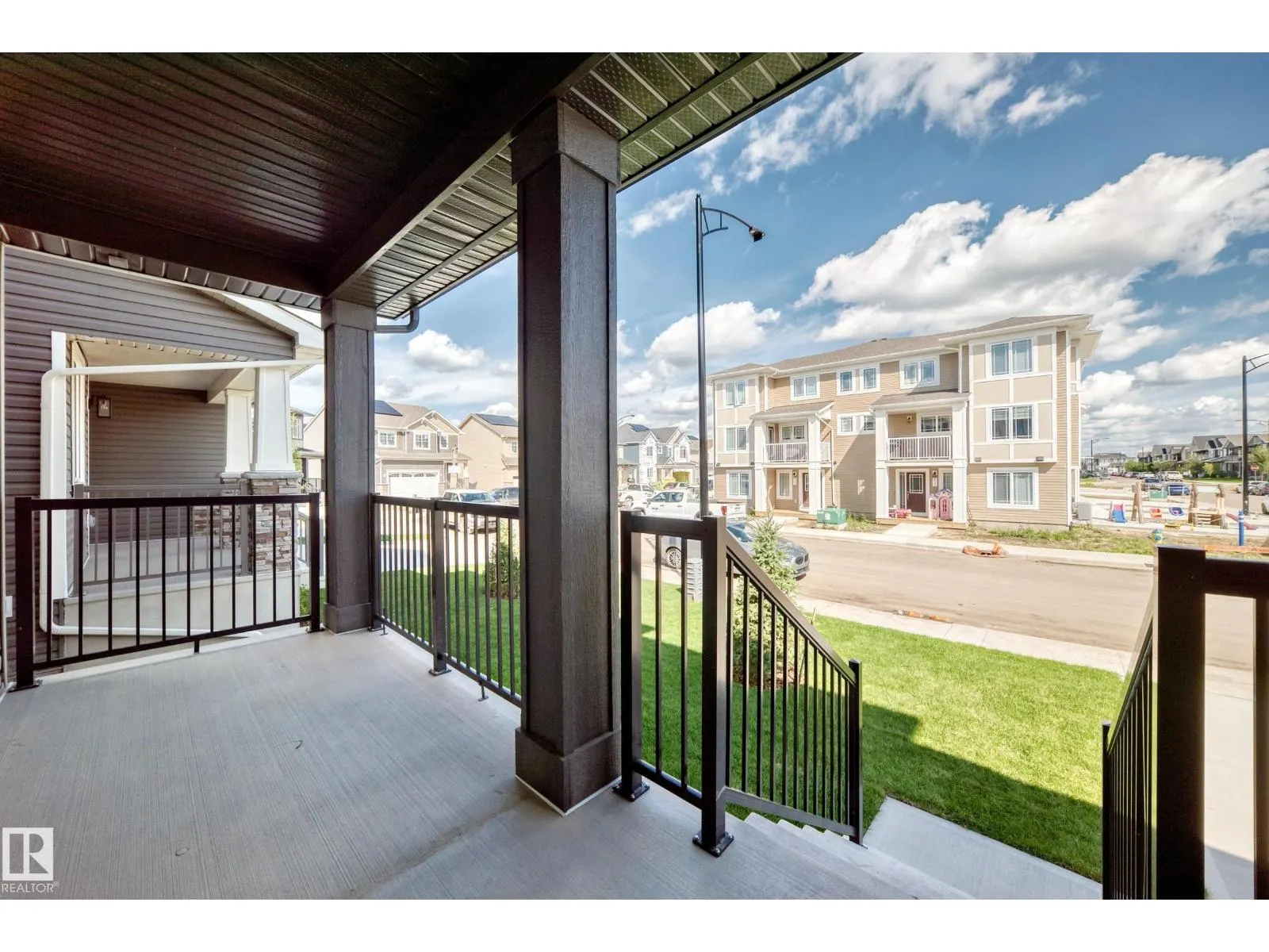 1512 205 ST NW