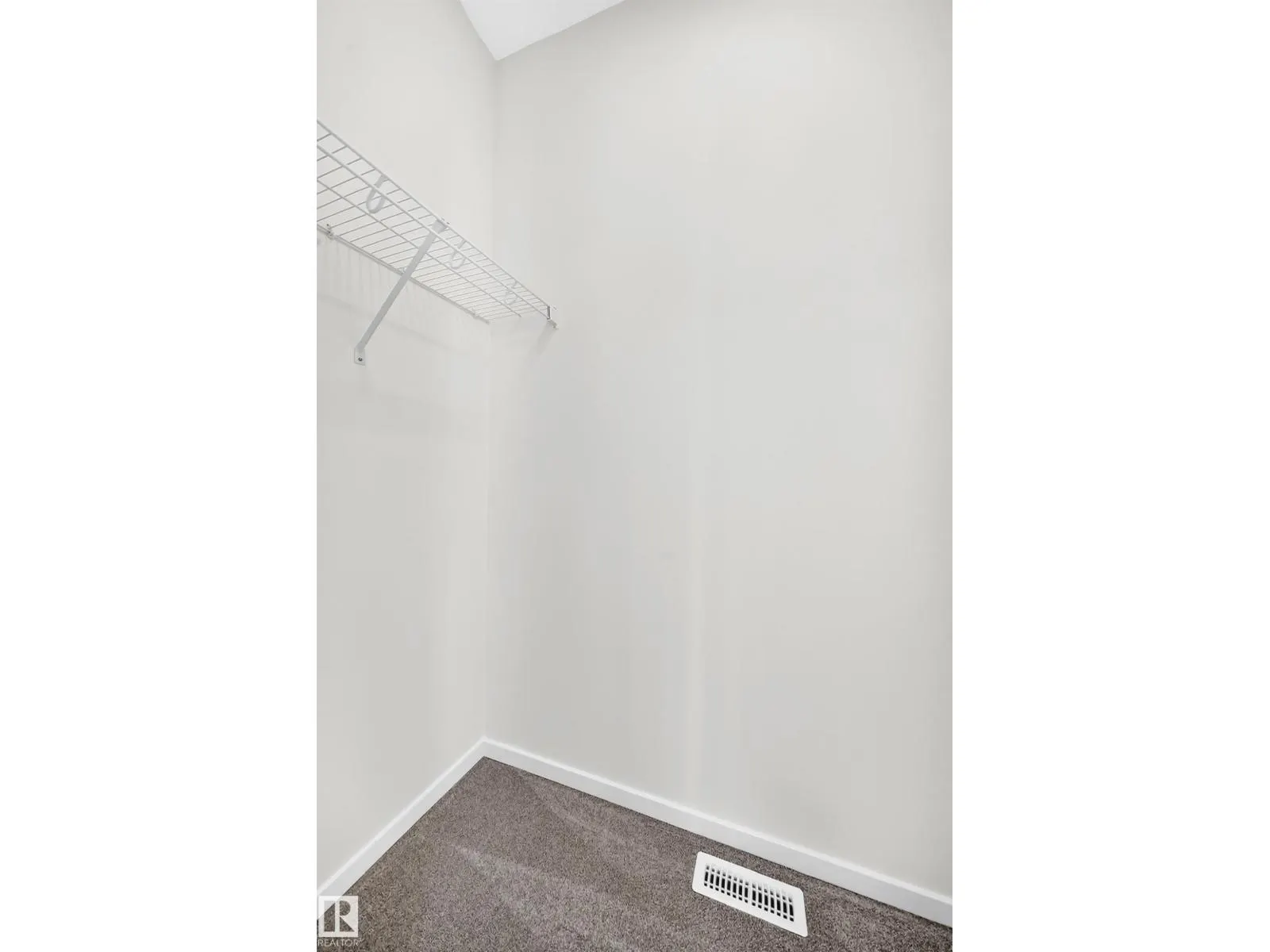 1512 205 ST NW