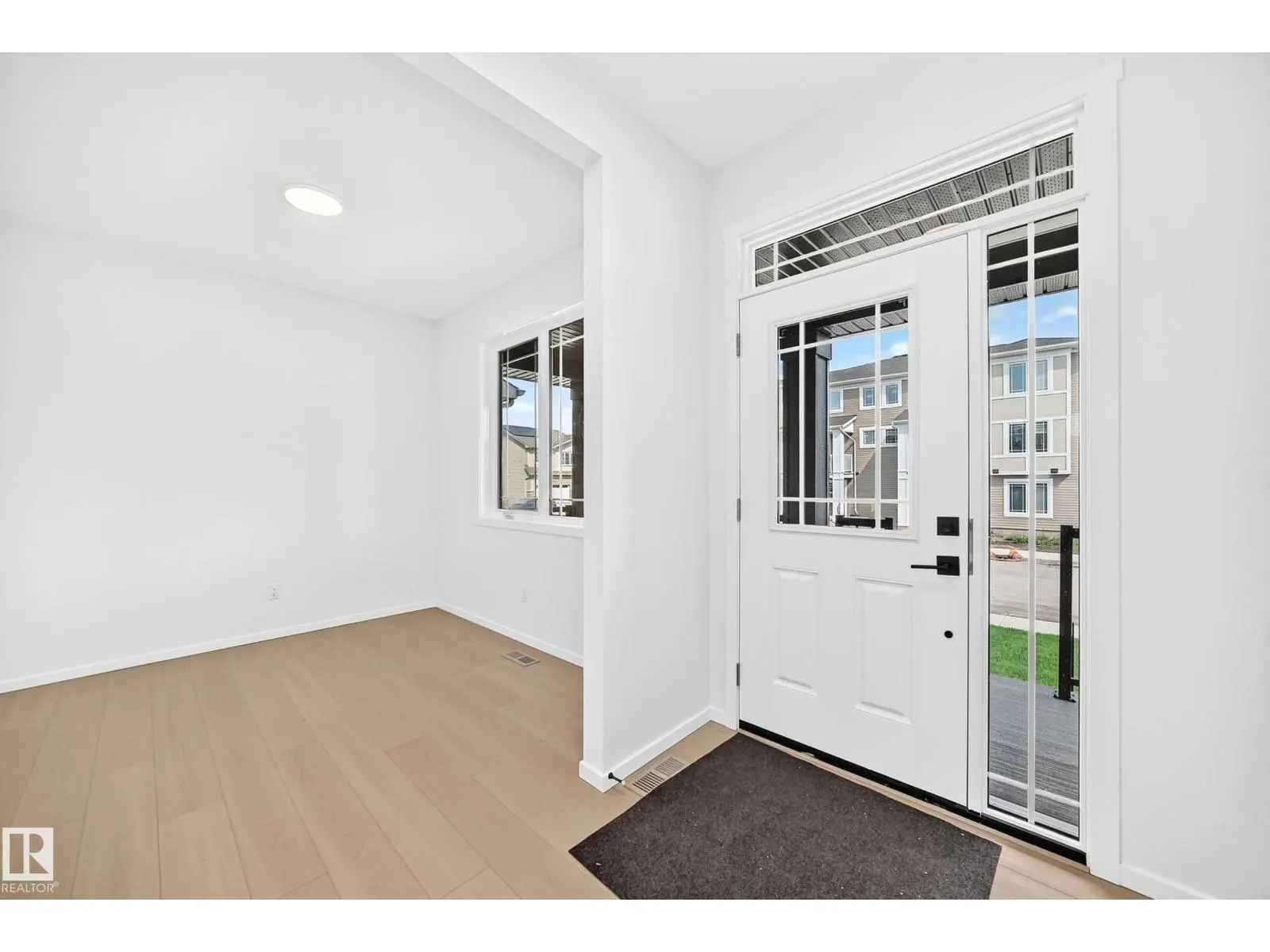 1512 205 ST NW