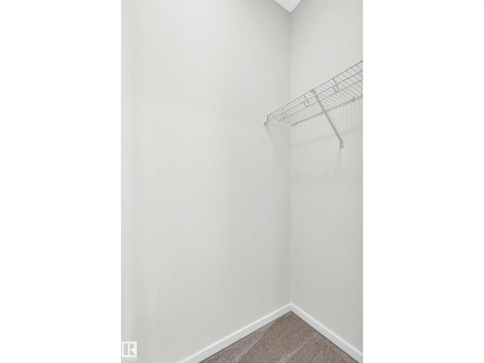 1512 205 ST NW