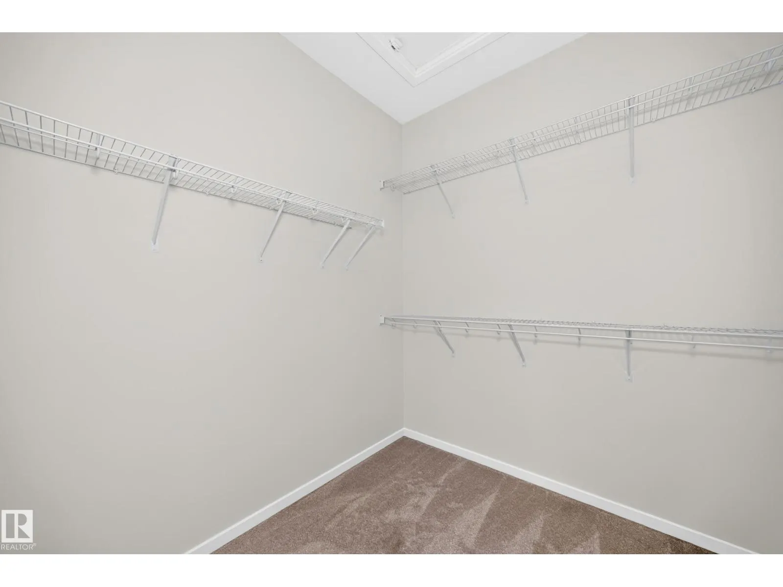 1512 205 ST NW