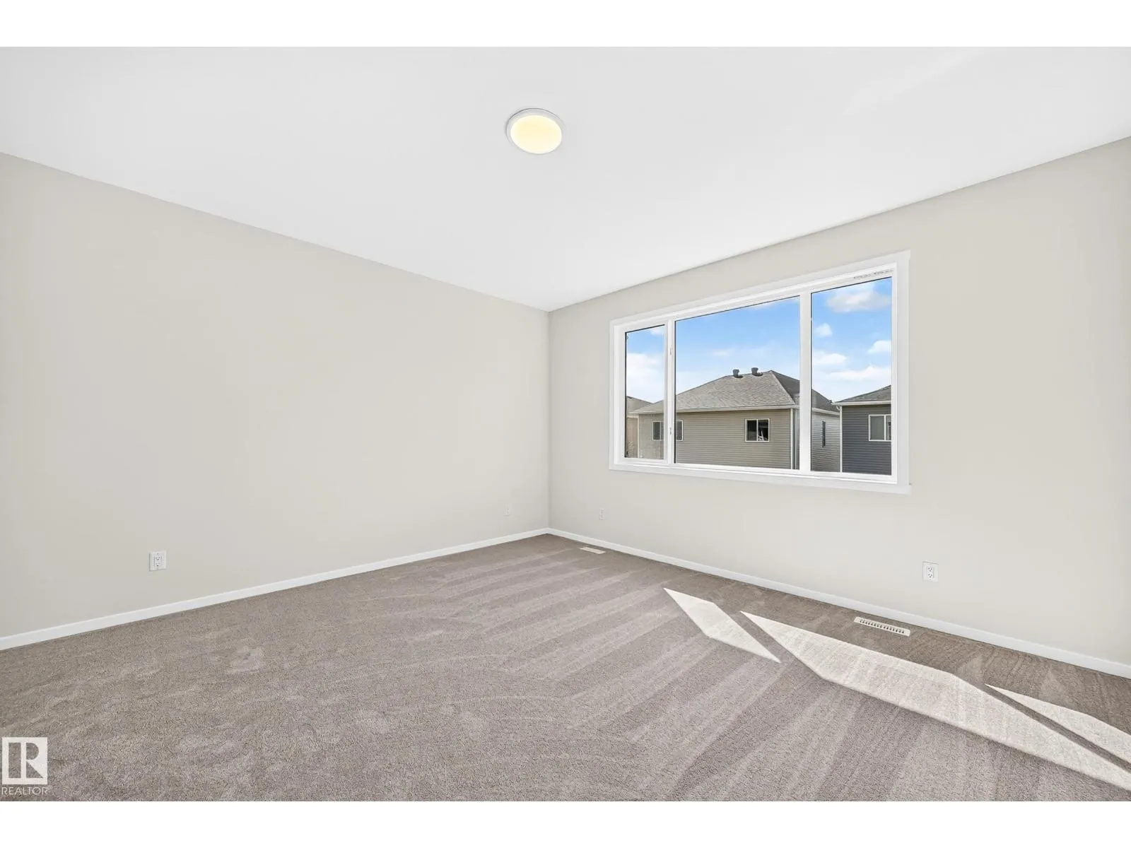 1512 205 ST NW