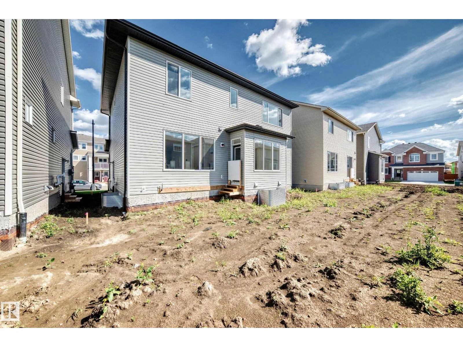 1512 205 ST NW