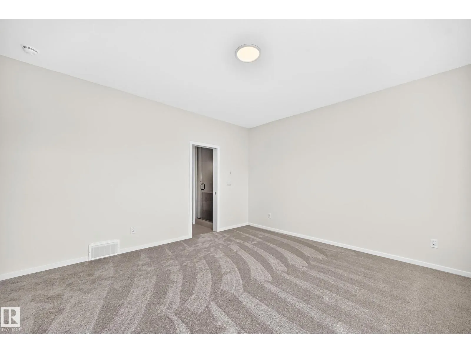 1512 205 ST NW