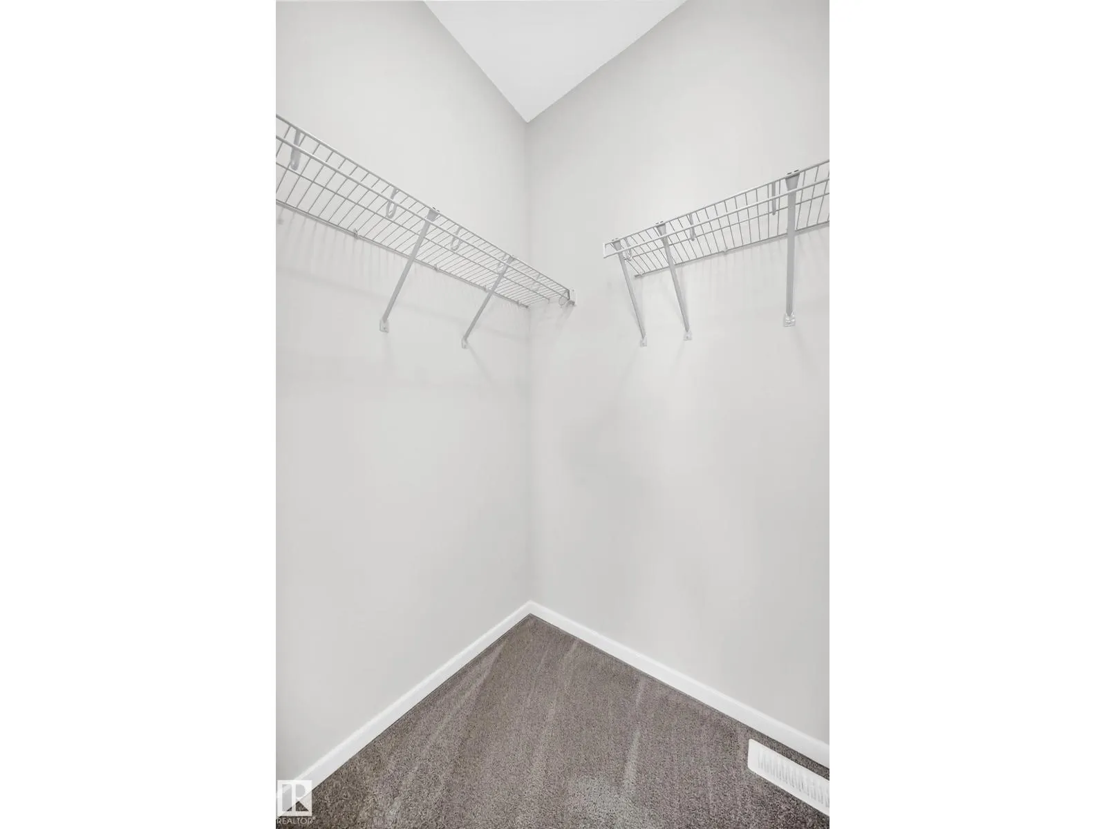 1512 205 ST NW