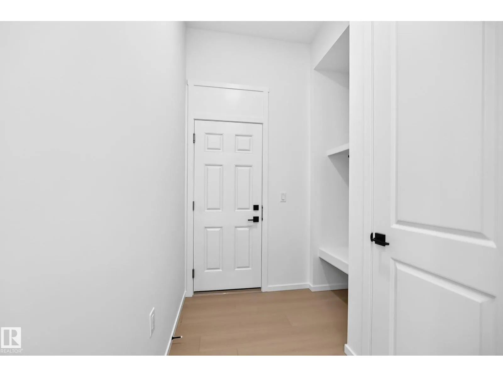 1512 205 ST NW