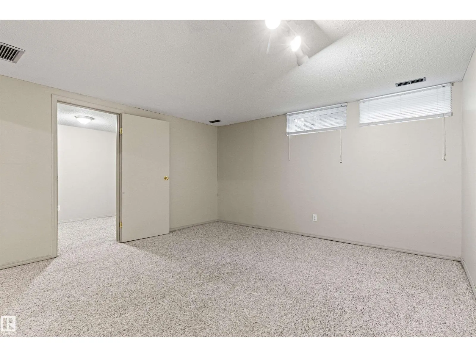 55 ROYAL RD NW