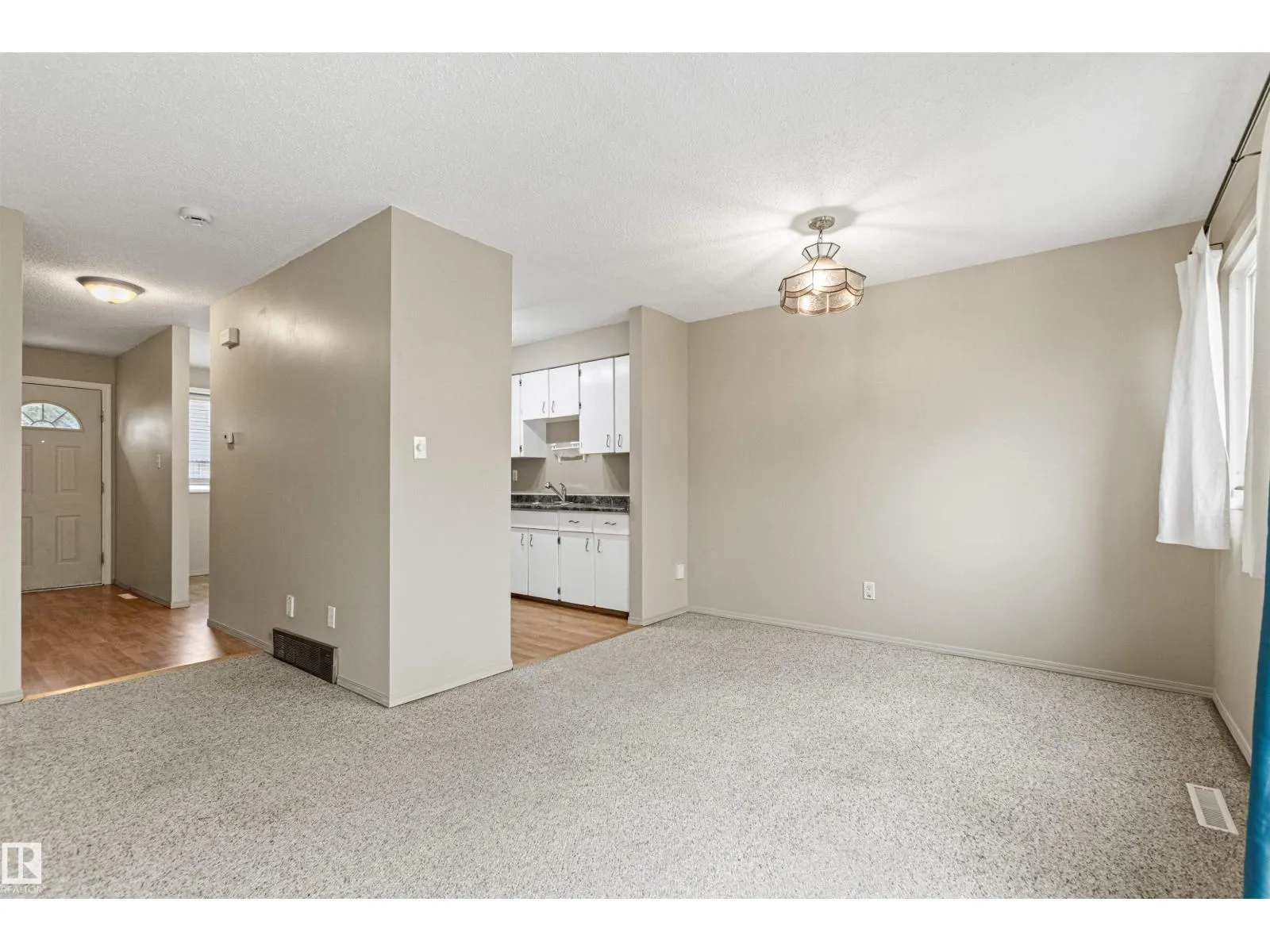 55 ROYAL RD NW