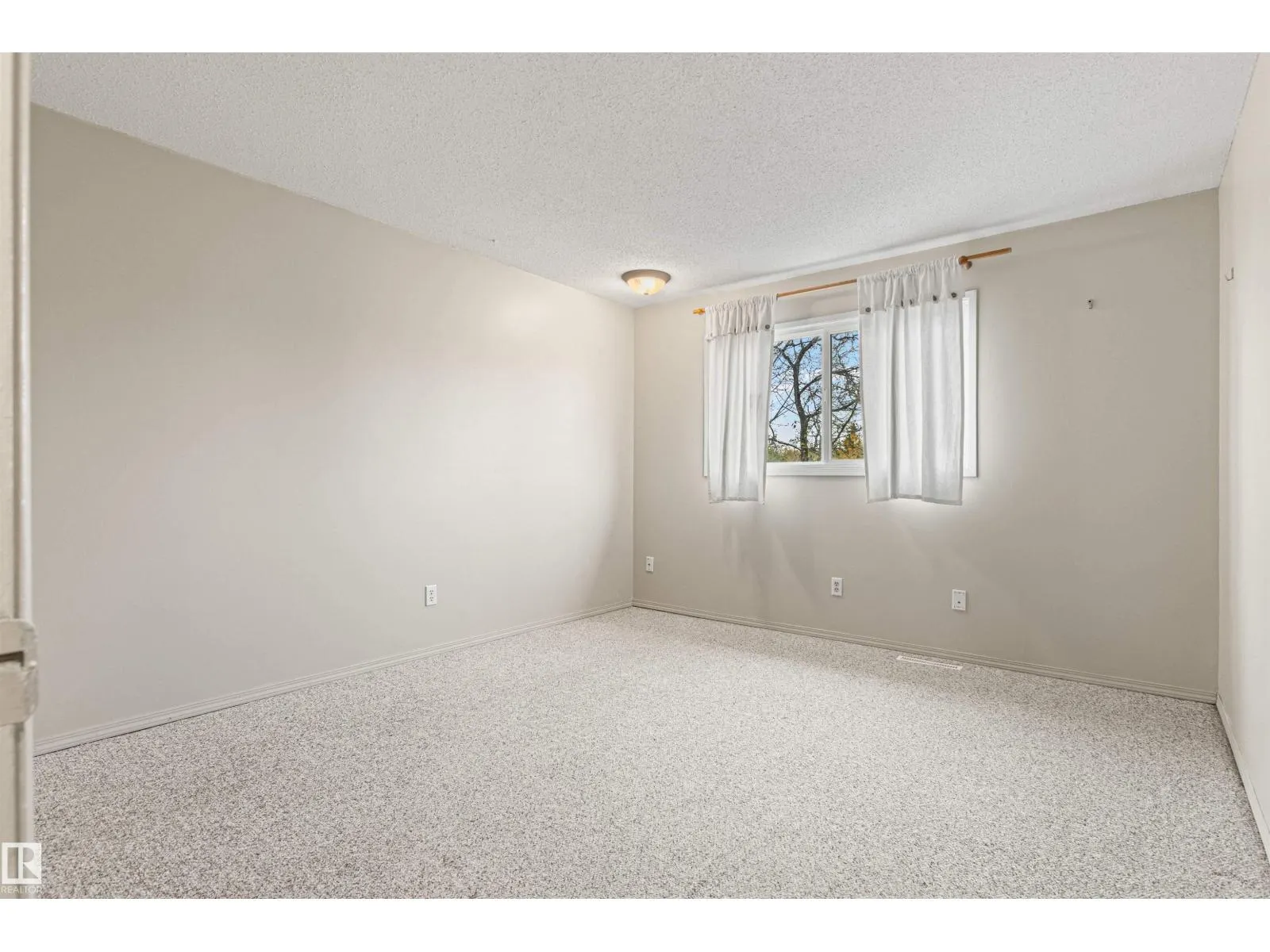 55 ROYAL RD NW