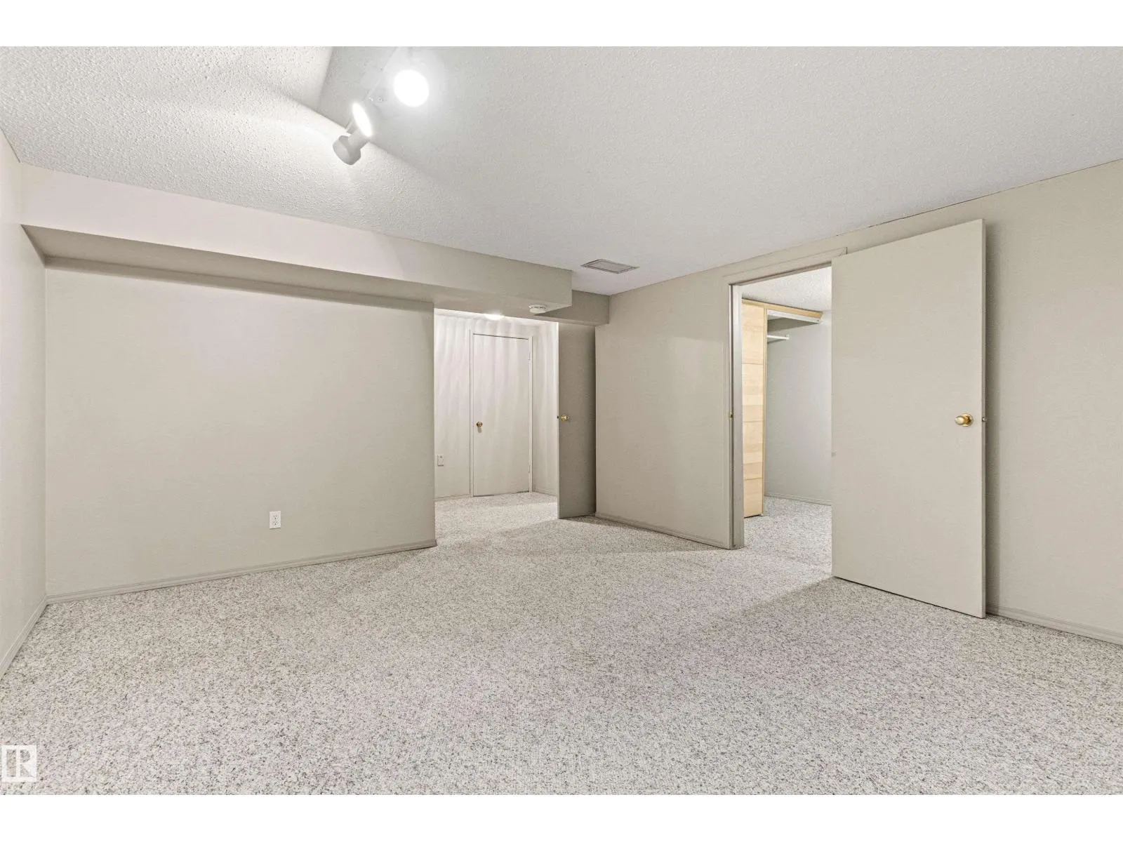 55 ROYAL RD NW