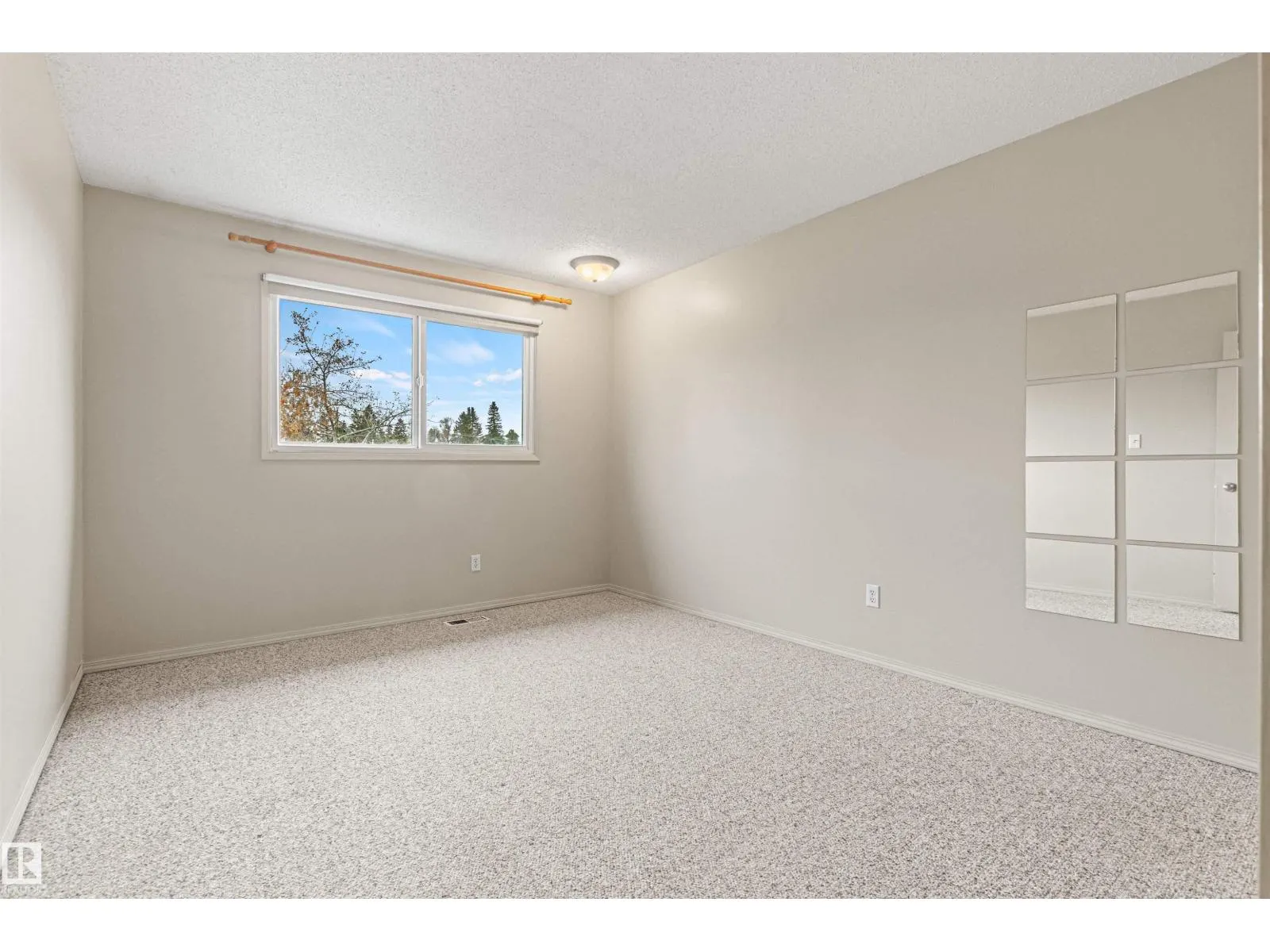 55 ROYAL RD NW