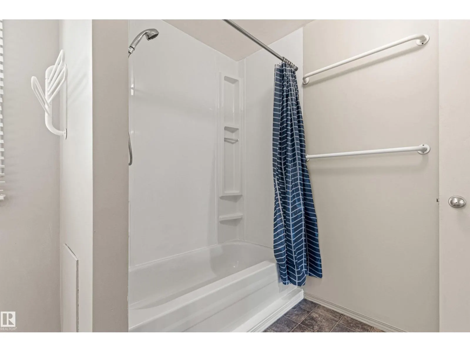 55 ROYAL RD NW