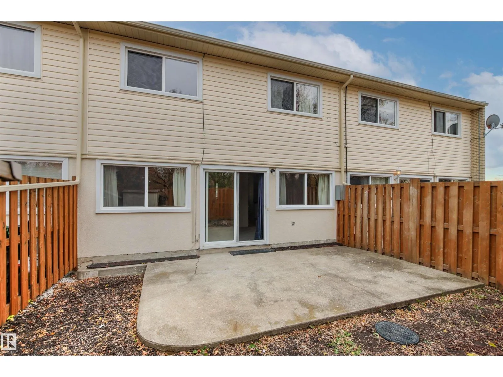 55 ROYAL RD NW