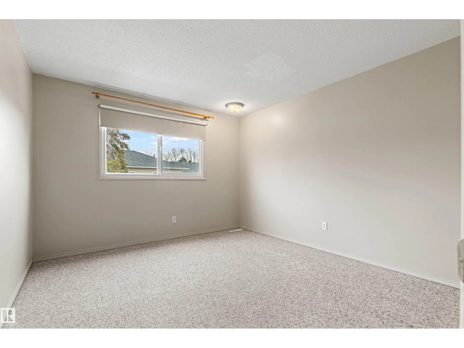 55 ROYAL RD NW