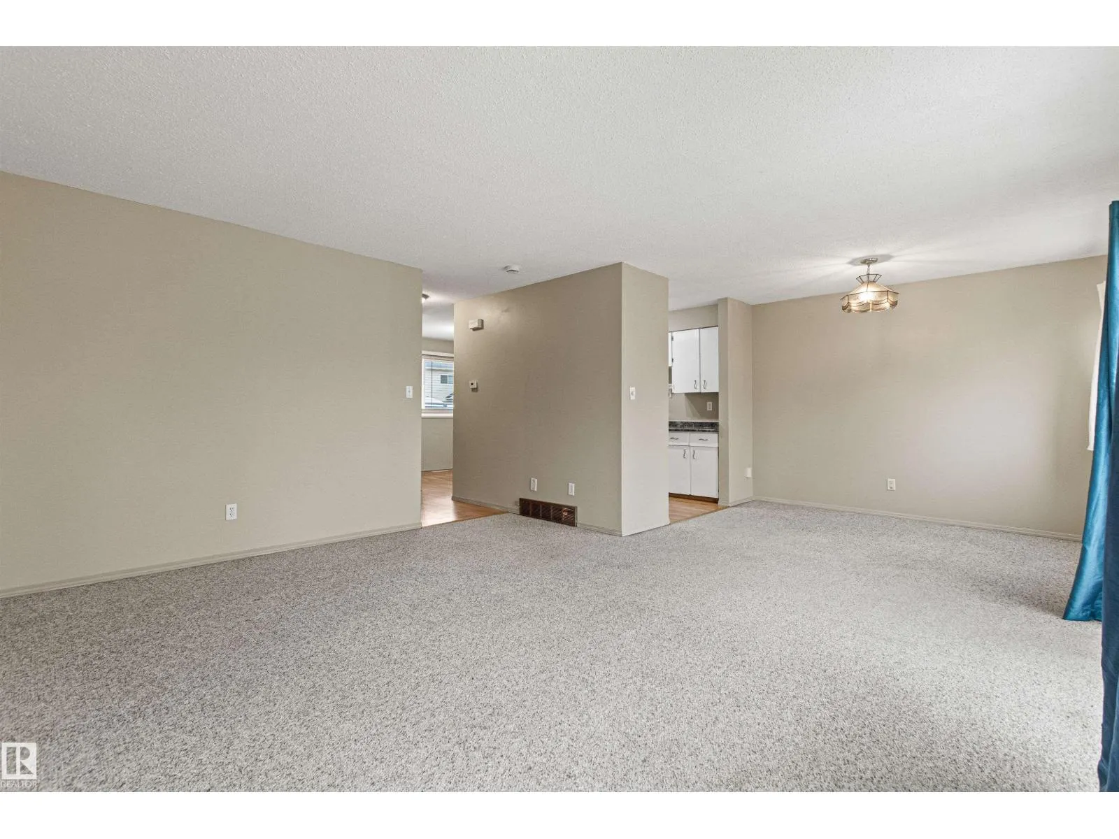 55 ROYAL RD NW