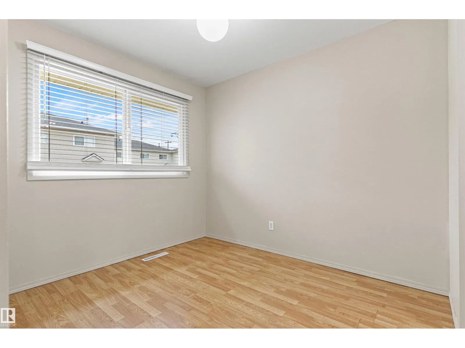 55 ROYAL RD NW
