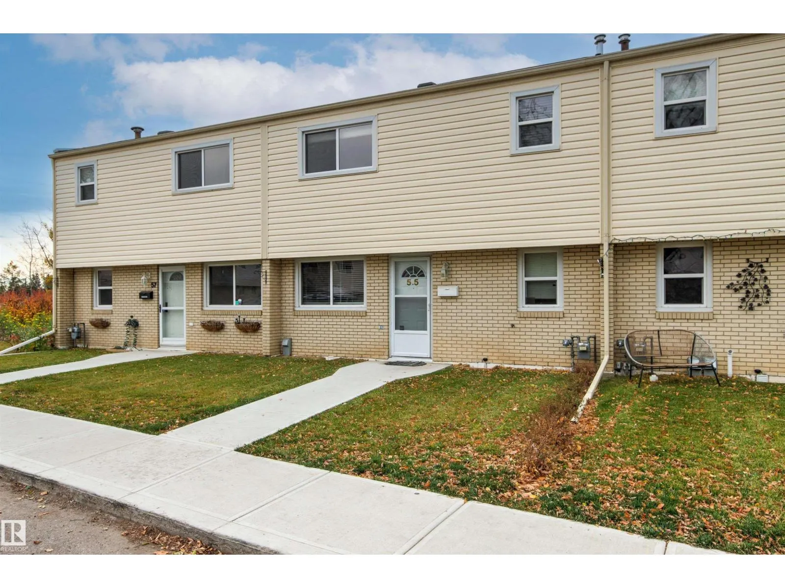 55 ROYAL RD NW