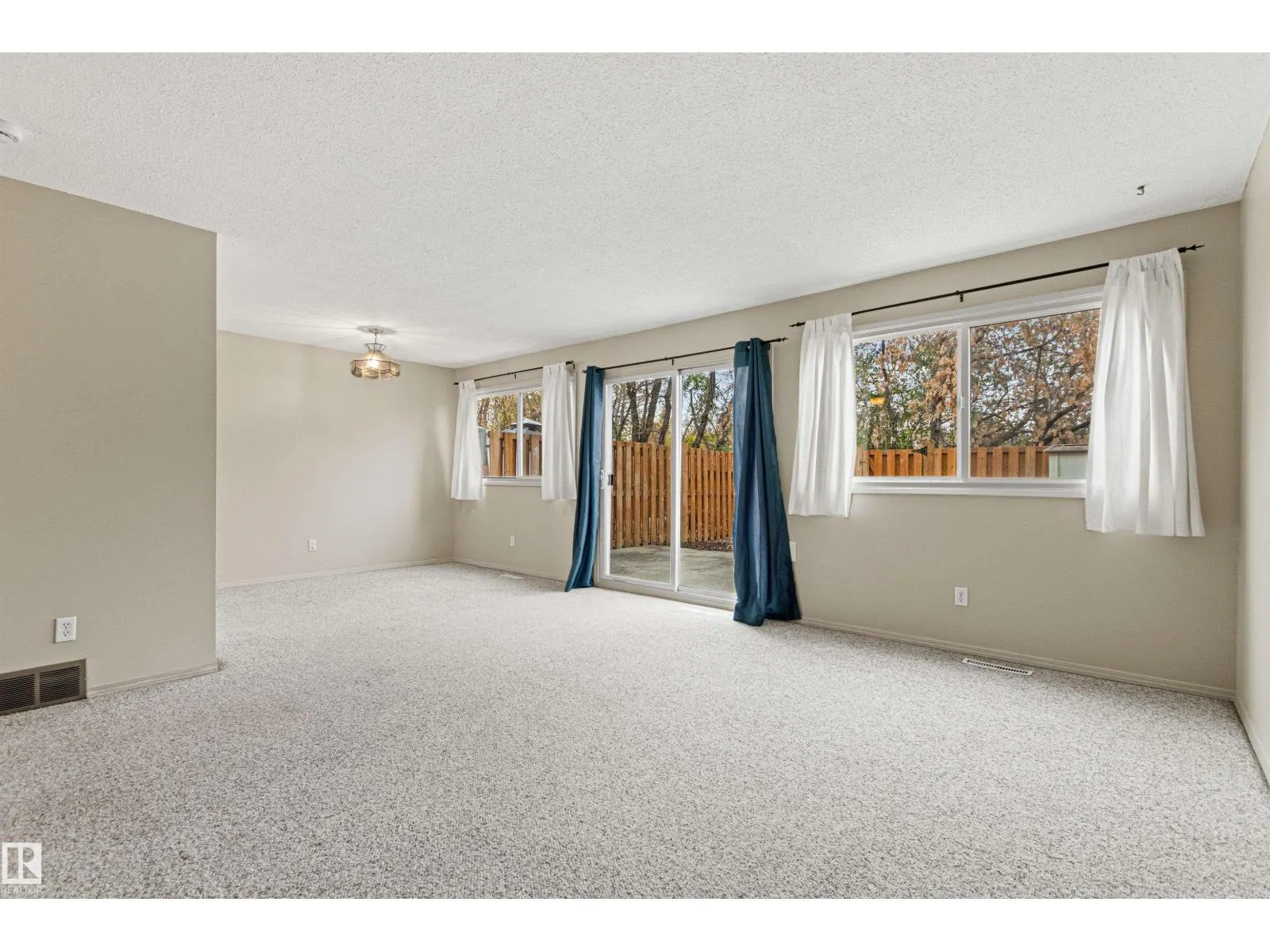 55 ROYAL RD NW