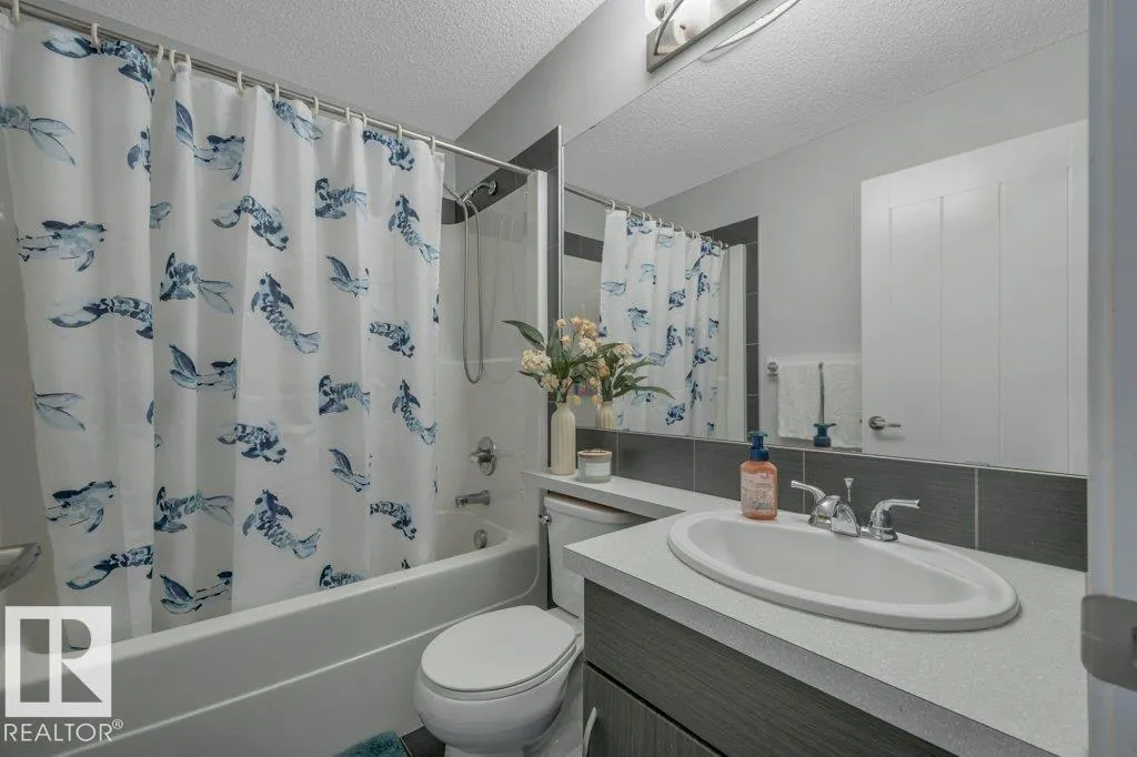 7435 181 AV NW