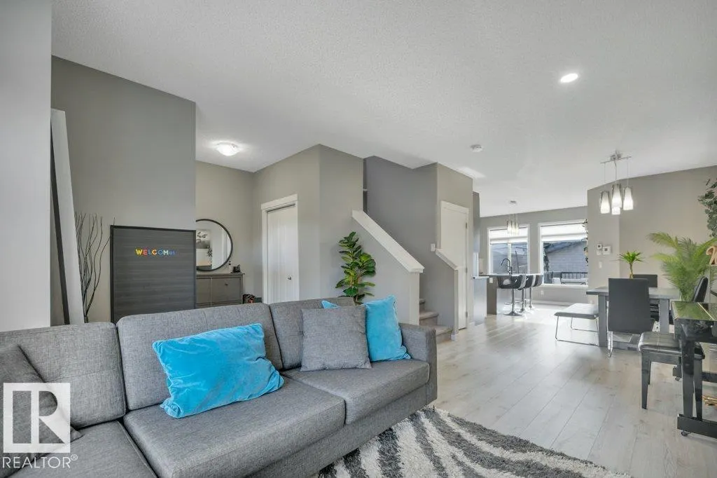 7435 181 AV NW