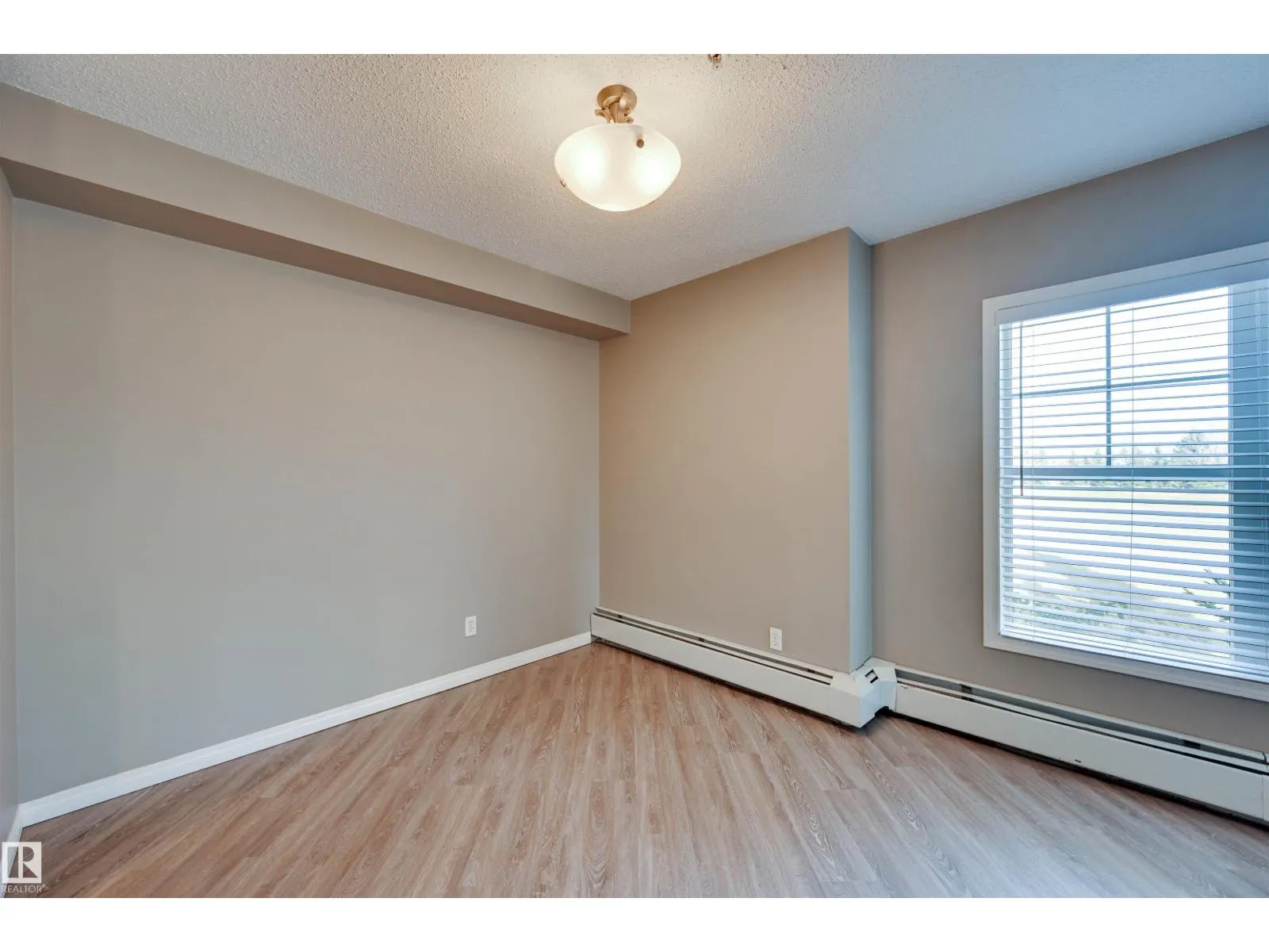 #206 616 MCALLISTER LO SW