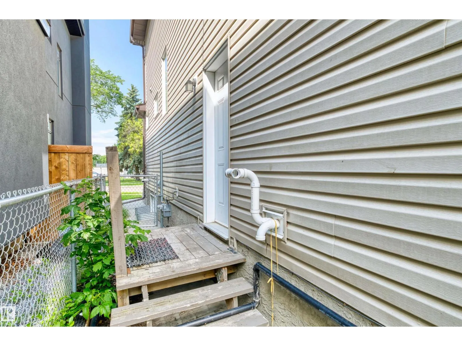 11719 127 ST NW