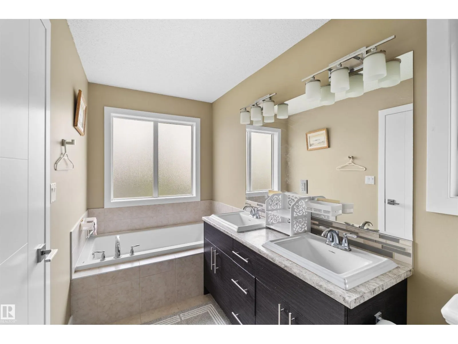 11719 127 ST NW