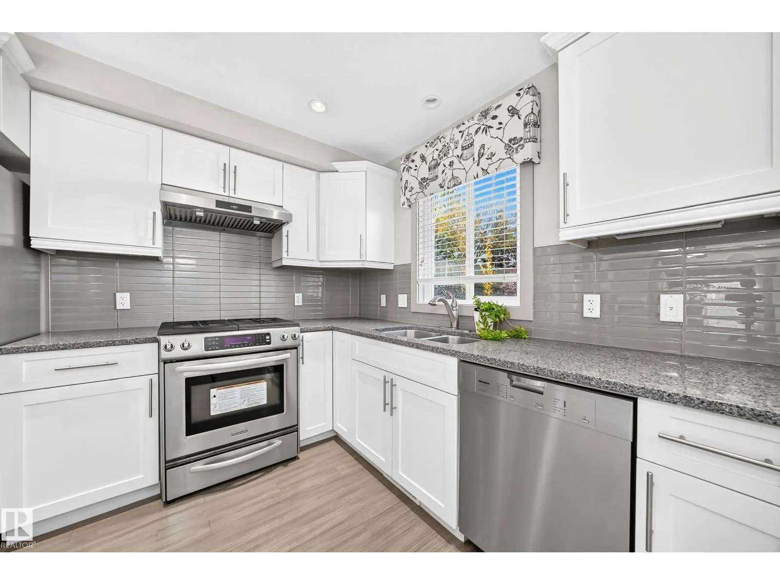 #33 1150 WINDERMERE WY SW