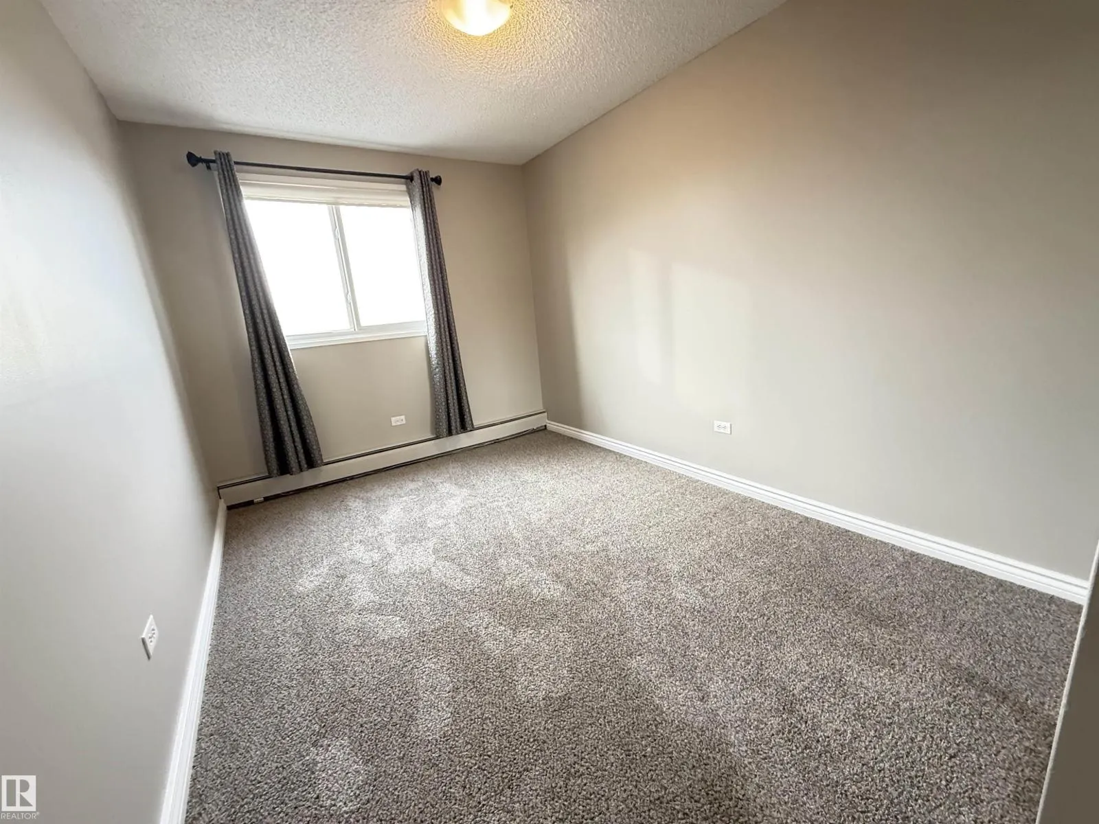 #1406 10150 117 ST NW