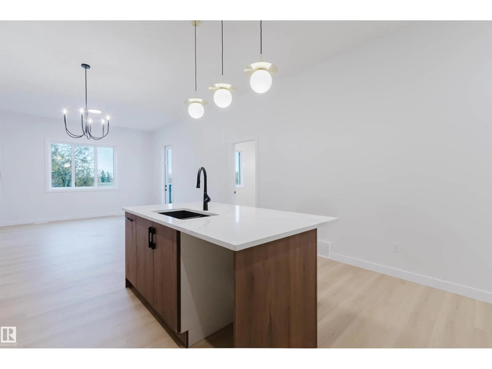 812 Elderberry CO NW